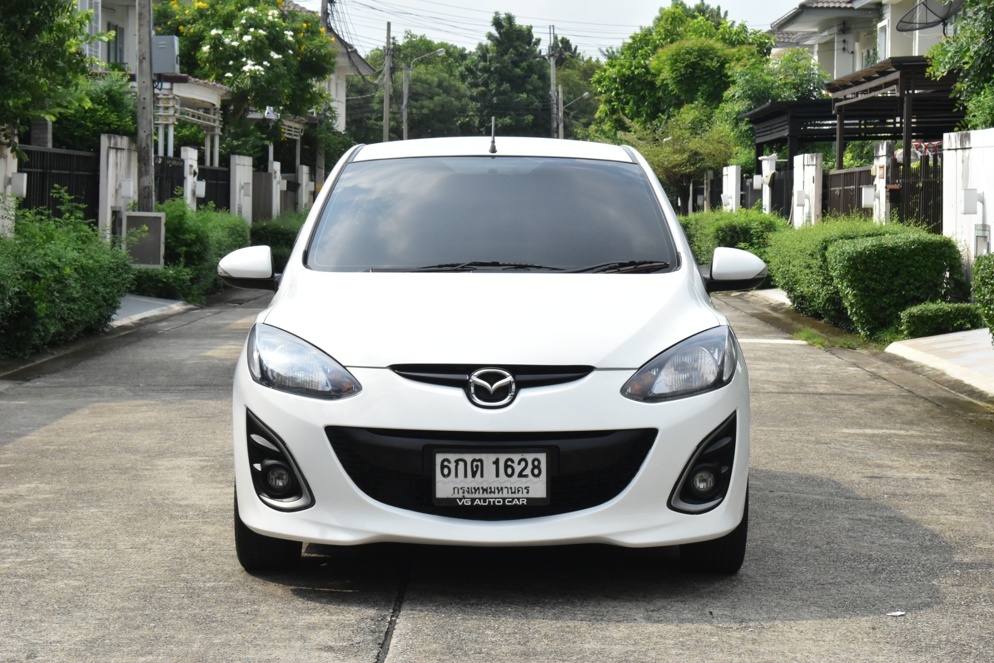 Mazda 2 1.5 Spirit ปี 2012 สีขาว ออโต้ เบนซิน ไมล์ 9x,xxx km