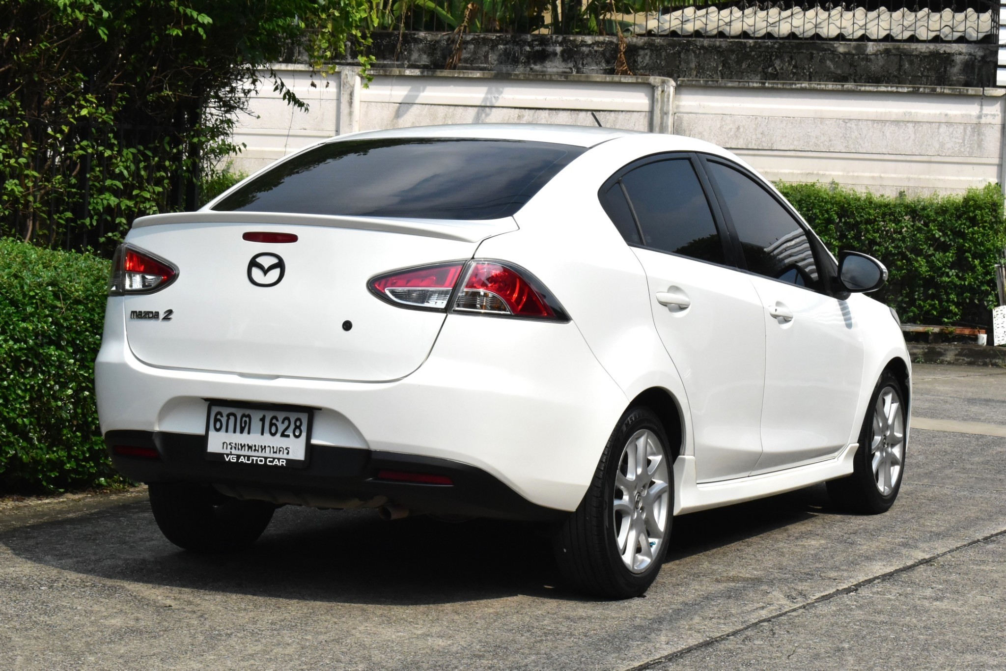 Mazda 2 1.5 Spirit ปี 2012 สีขาว ออโต้ เบนซิน ไมล์ 9x,xxx km