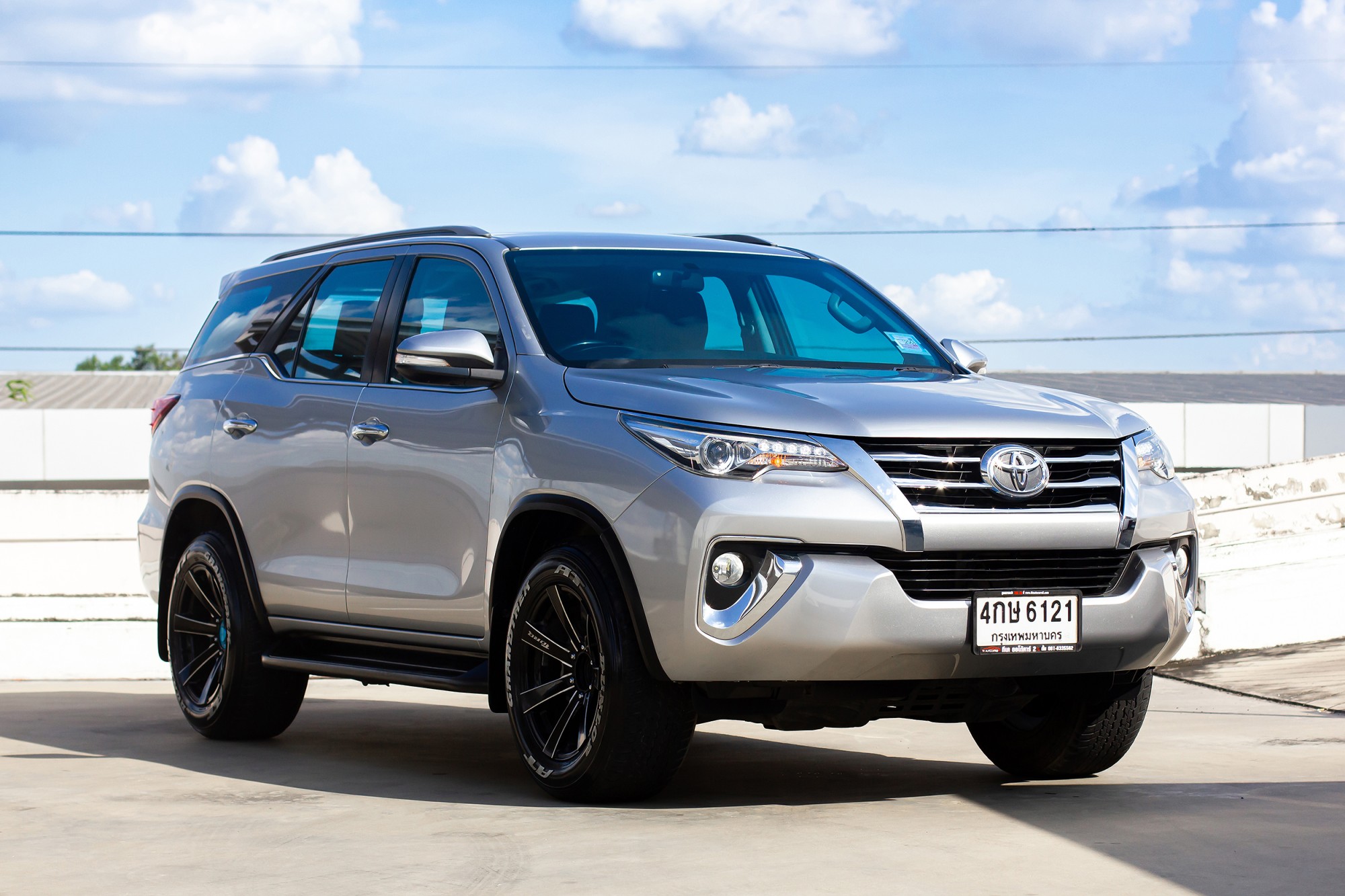 TOYOTA Fortuner 2.4V 2WD 6A/T ปี 2016 รถสวย สภาพดีมาก