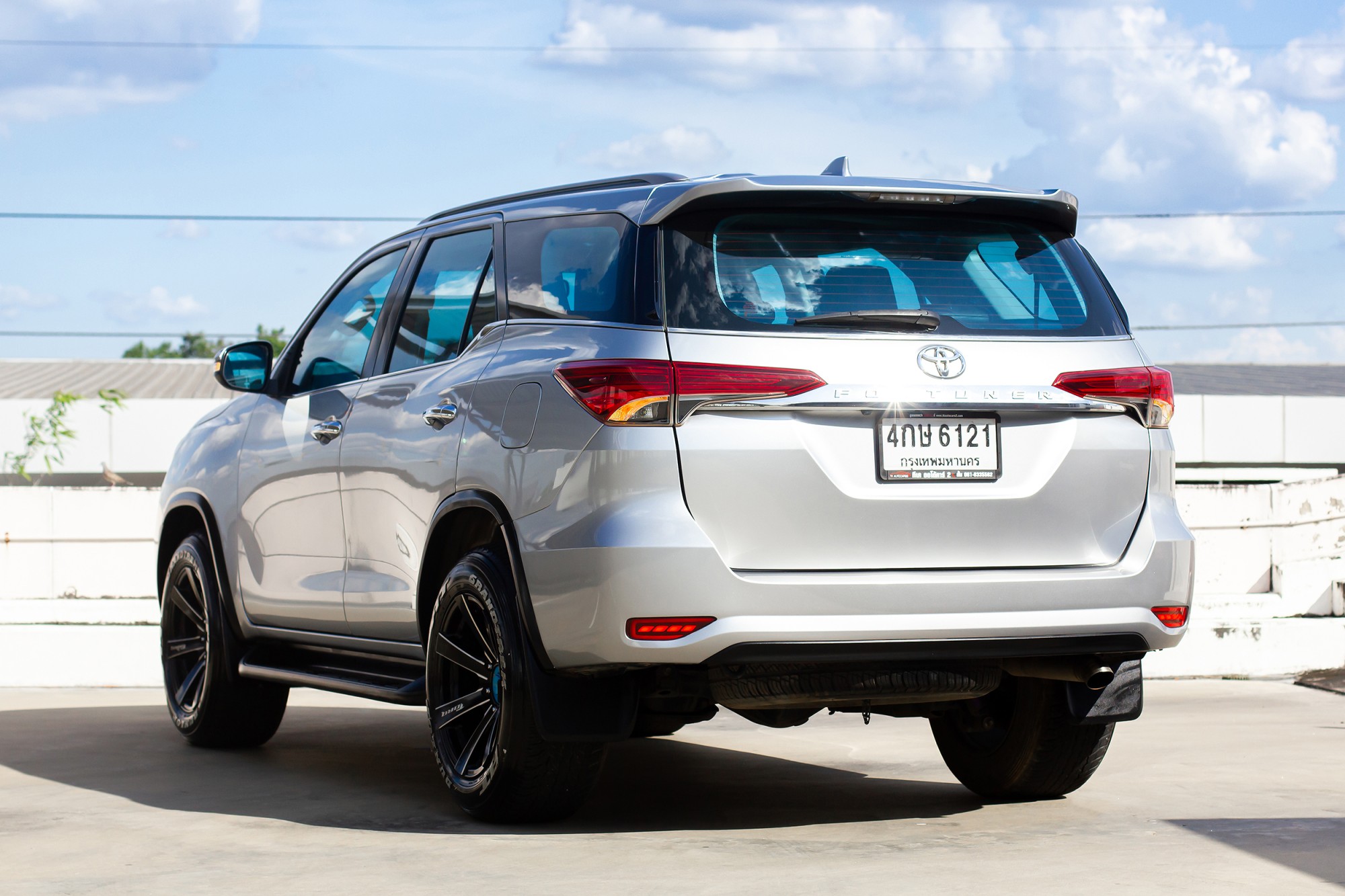 TOYOTA Fortuner 2.4V 2WD 6A/T ปี 2016 รถสวย สภาพดีมาก