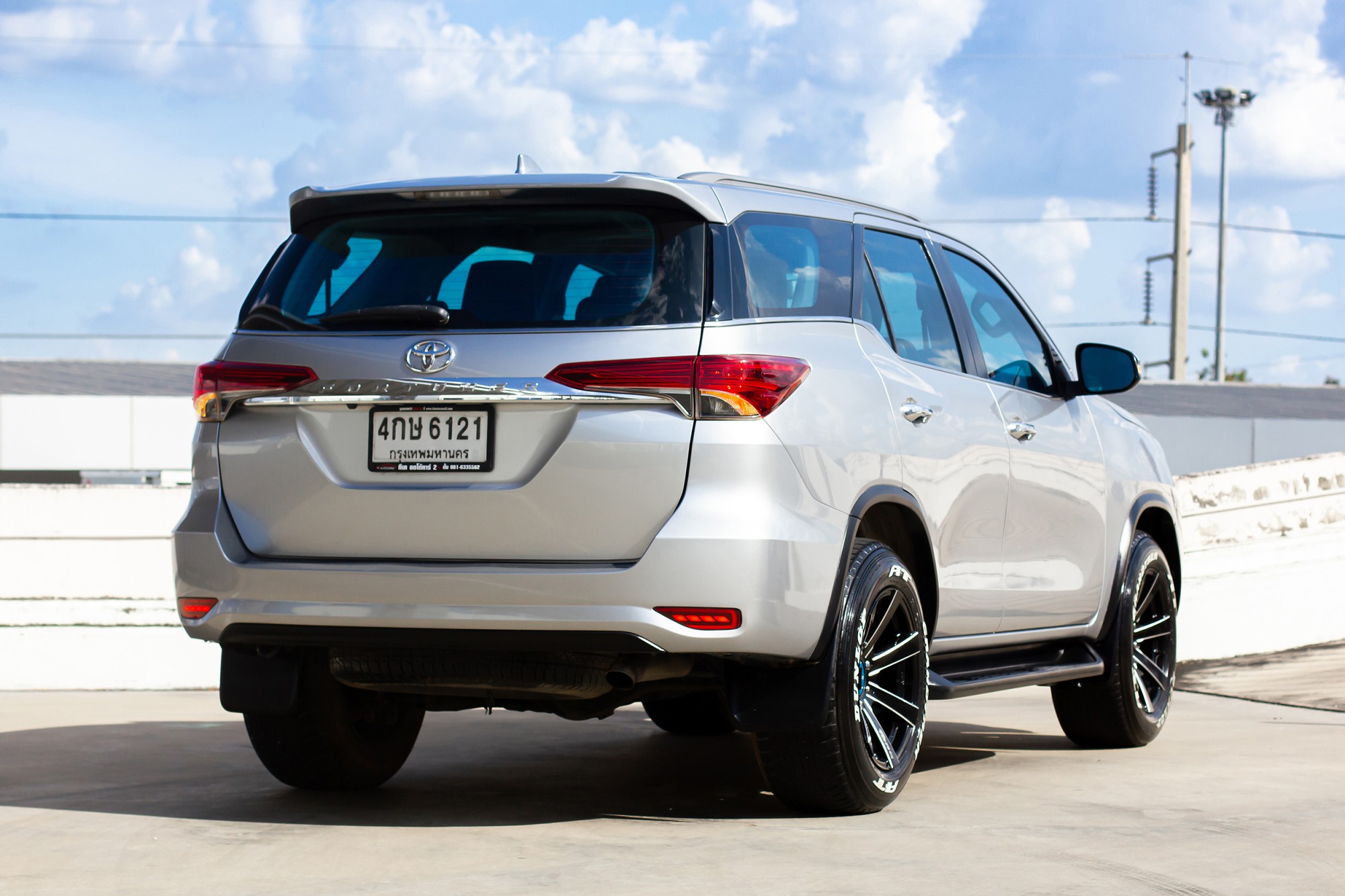 TOYOTA Fortuner 2.4V 2WD 6A/T ปี 2016 รถสวย สภาพดีมาก