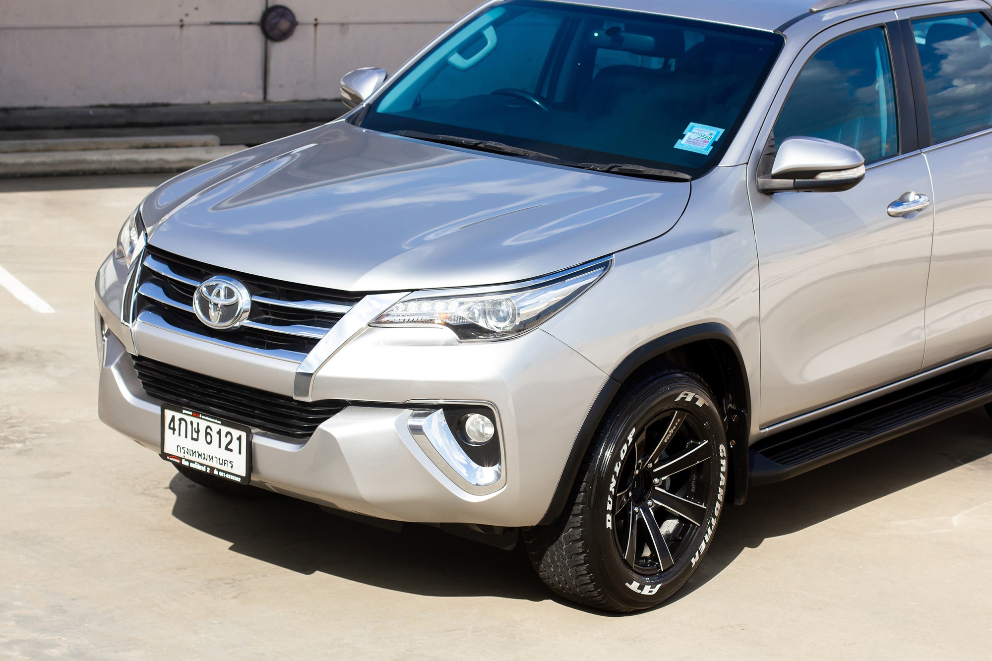 TOYOTA Fortuner 2.4V 2WD 6A/T ปี 2016 รถสวย สภาพดีมาก