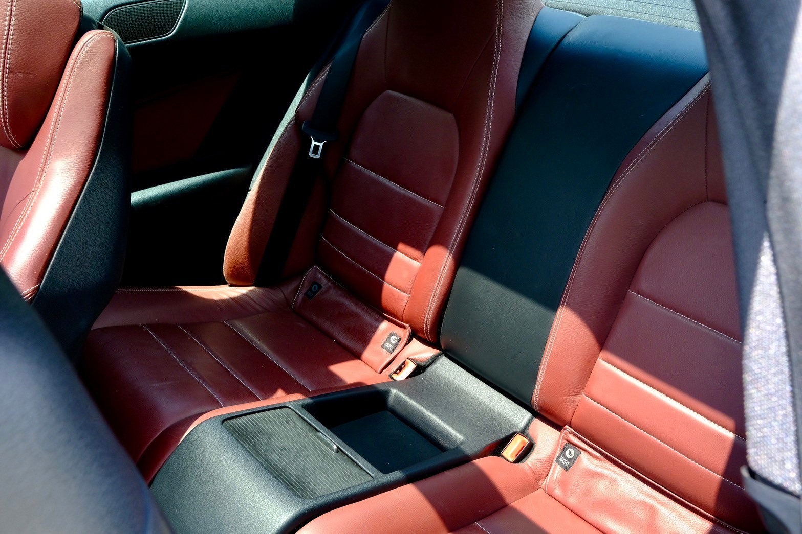 Benz c180 CGI COUPE (Top Sunroof) เครื่องยนต์: เบนซิน เกียร์:AT ปี: 2012 สี: ขาว