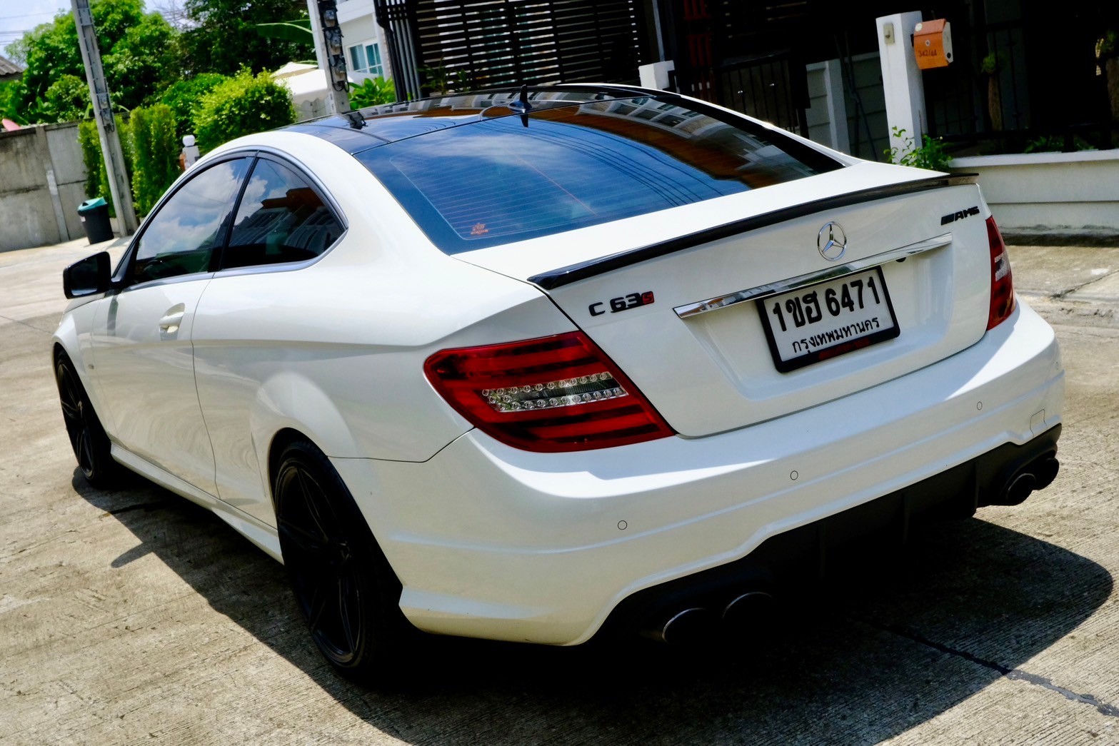 Benz c180 CGI COUPE (Top Sunroof) เครื่องยนต์: เบนซิน เกียร์:AT ปี: 2012 สี: ขาว