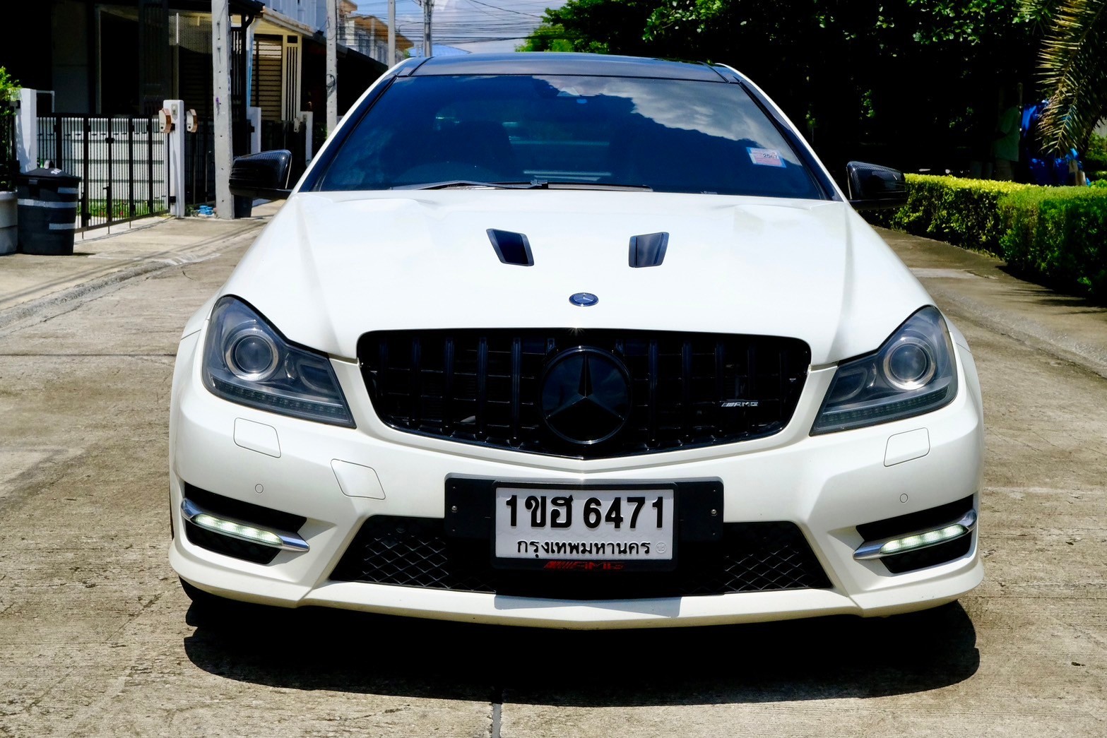 Benz c180 CGI COUPE (Top Sunroof) เครื่องยนต์: เบนซิน เกียร์:AT ปี: 2012 สี: ขาว