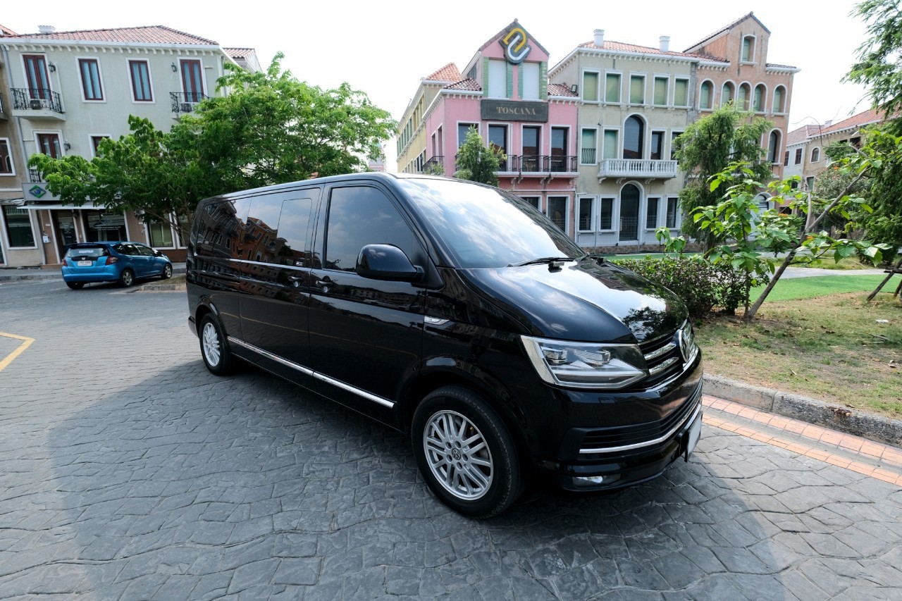 2017 Volkswagen Caravelle สีดำ