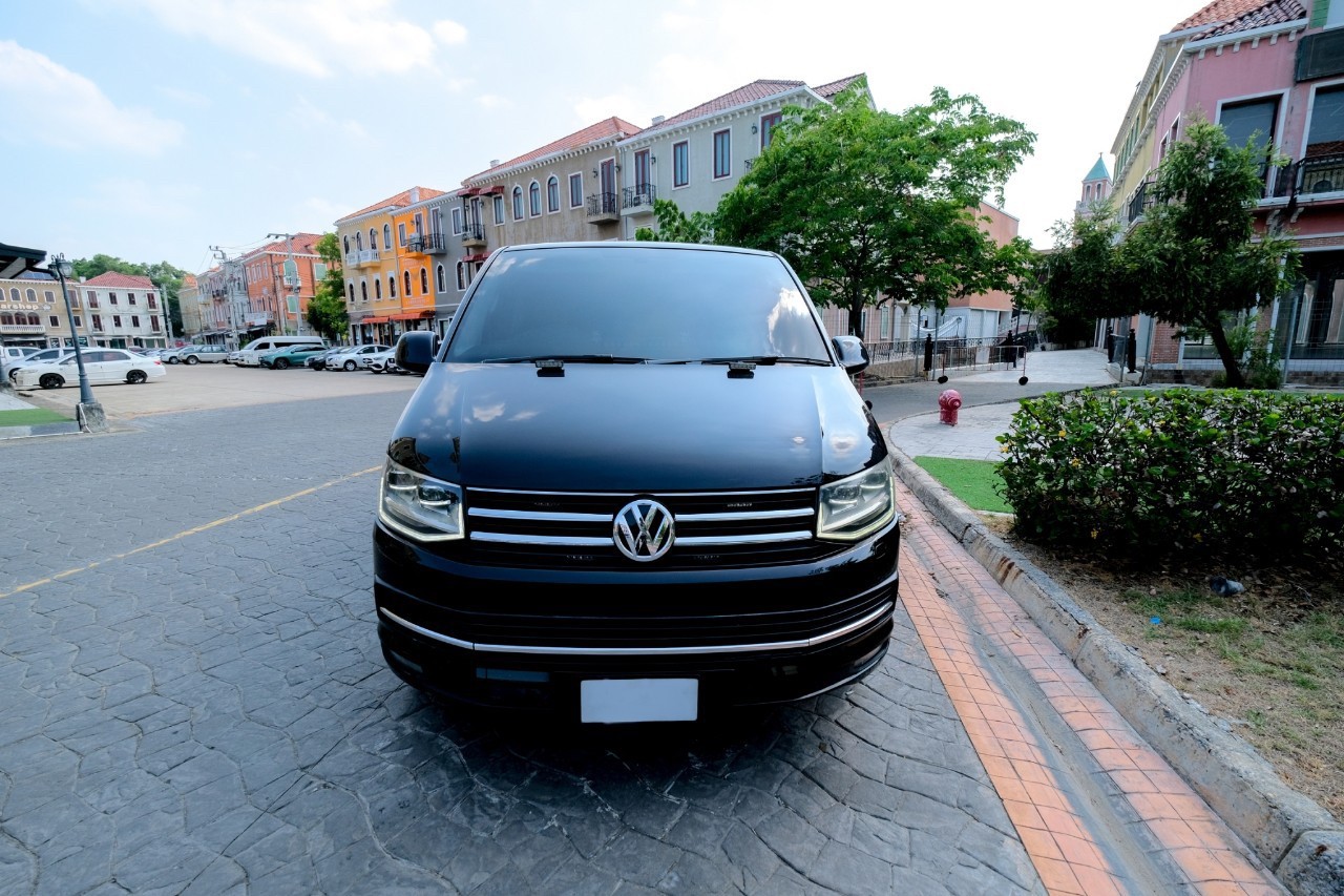 2017 Volkswagen Caravelle สีดำ