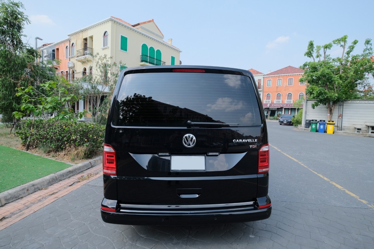 2017 Volkswagen Caravelle สีดำ