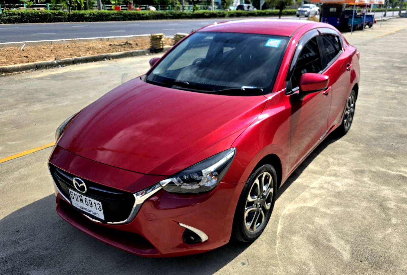 Mazda2 high con sedan 1.5 ดีเซล auto ไมล์ 90,000 กม. service ตรง