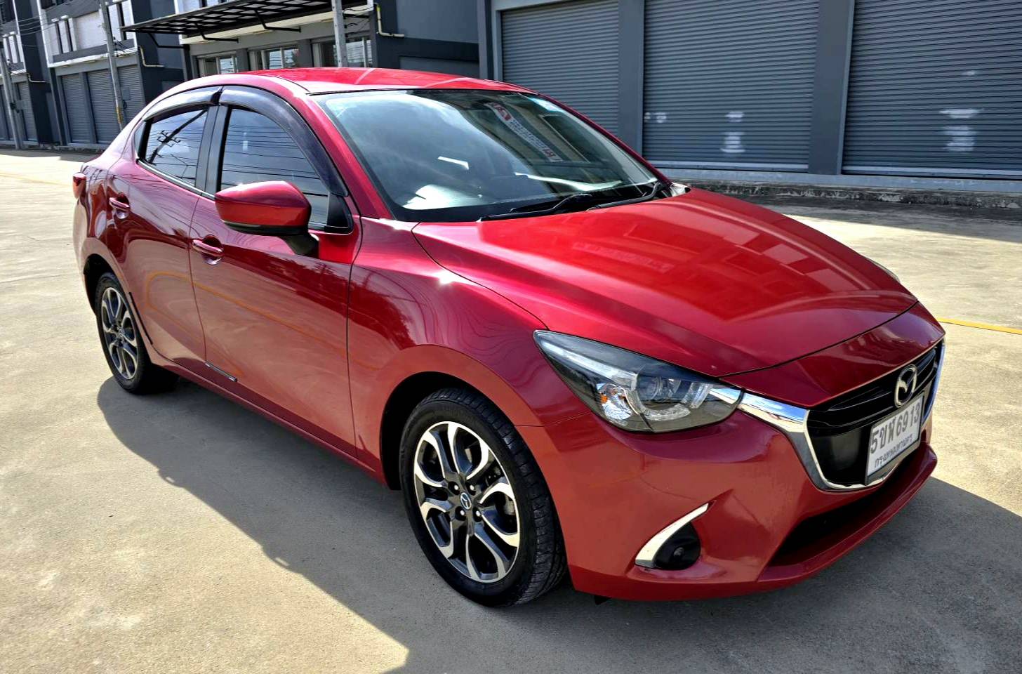 Mazda2 high con sedan 1.5 ดีเซล auto ไมล์ 90,000 กม. service ตรง