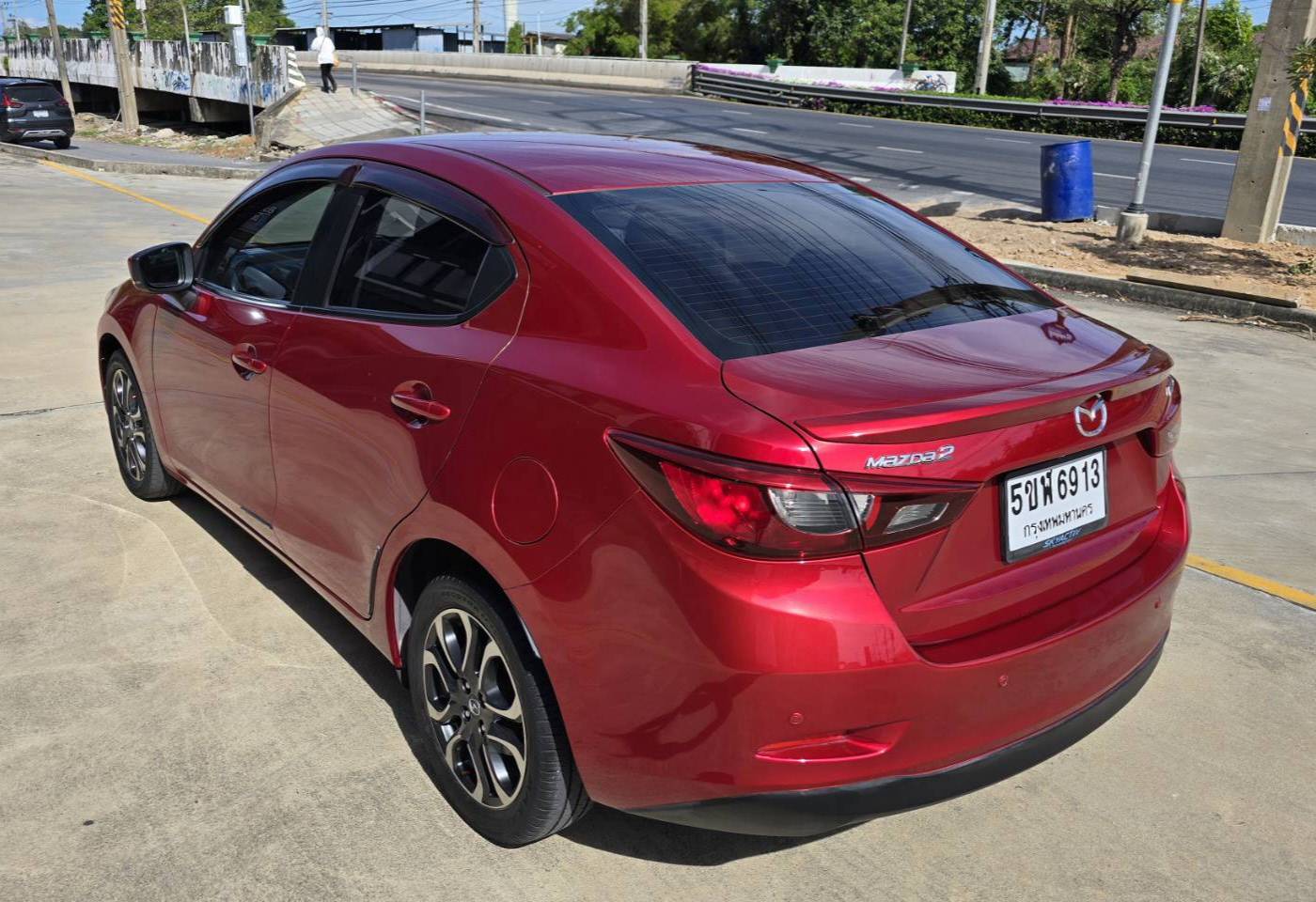 Mazda2 high con sedan 1.5 ดีเซล auto ไมล์ 90,000 กม. service ตรง