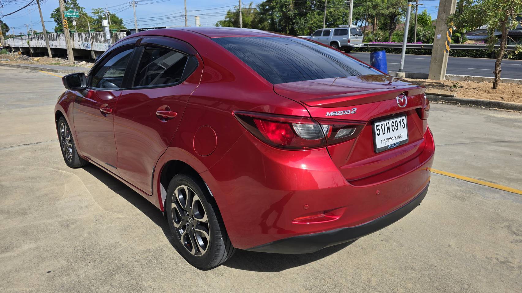 Mazda2 high con sedan 1.5 ดีเซล auto ไมล์ 90,000 กม. service ตรง