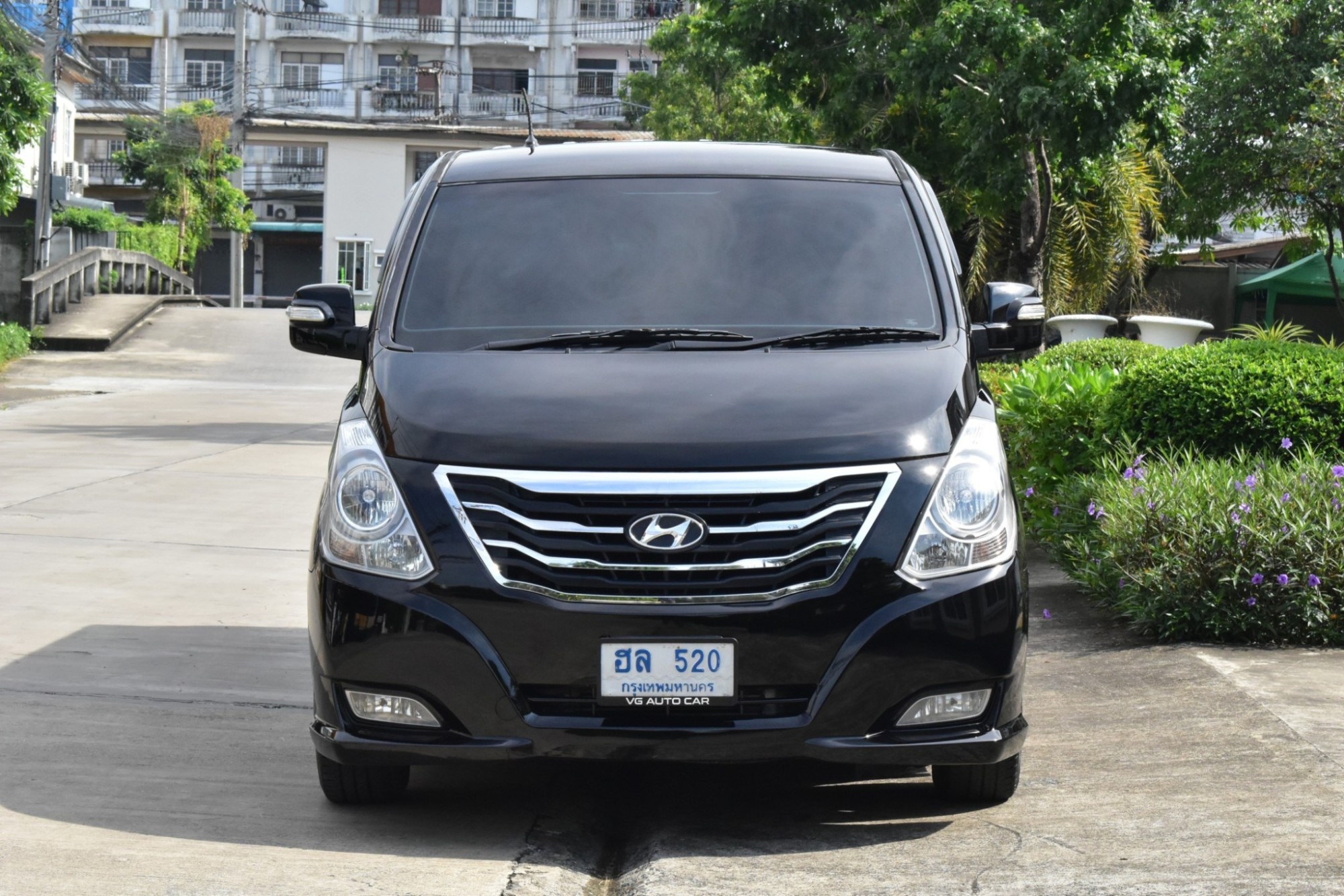 Hyundai H1 2.5 Deluxe เครื่องยนต์: ดีเซล เกียร์: ออโต้ ปี : 2015