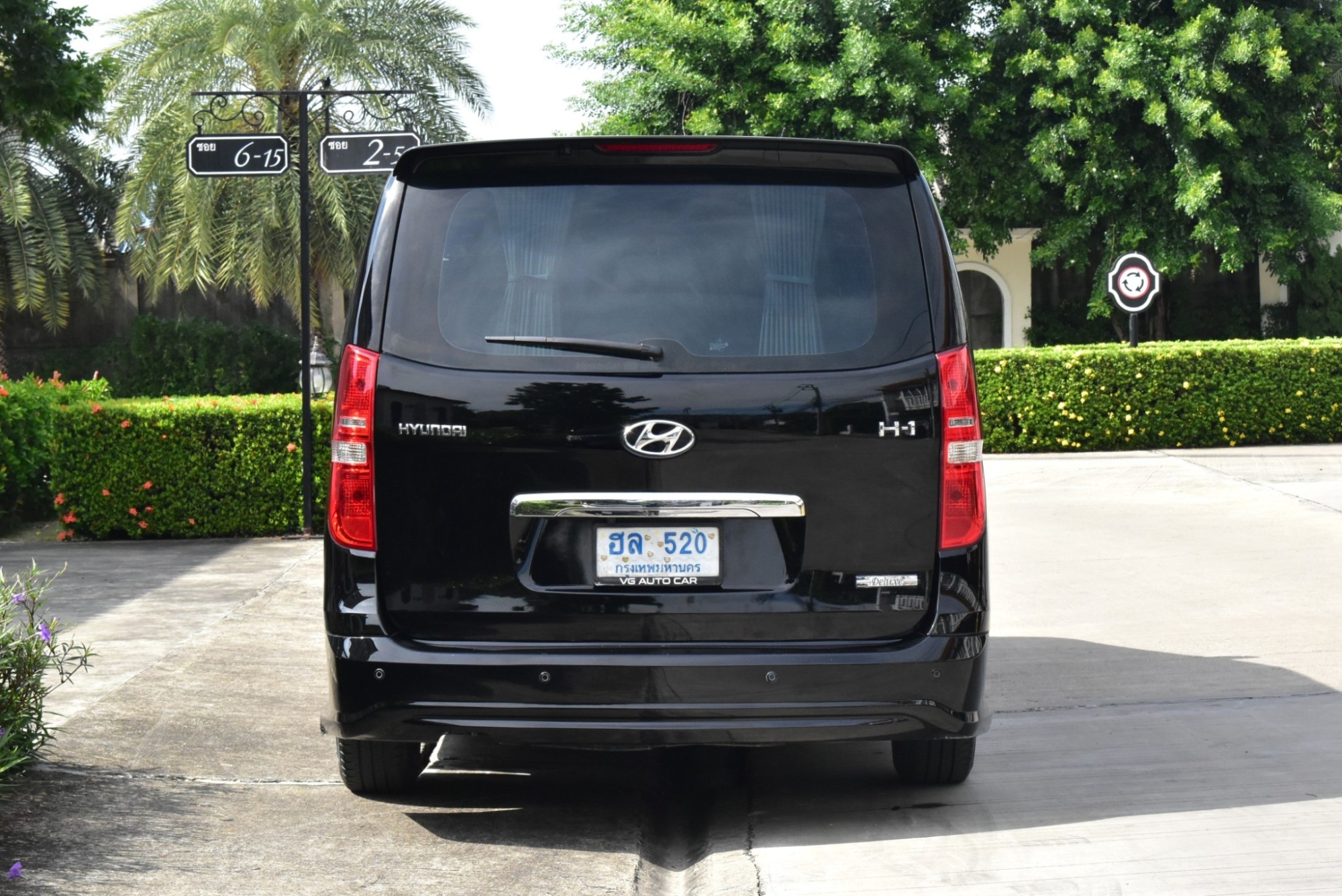 Hyundai H1 2.5 Deluxe เครื่องยนต์: ดีเซล เกียร์: ออโต้ ปี : 2015