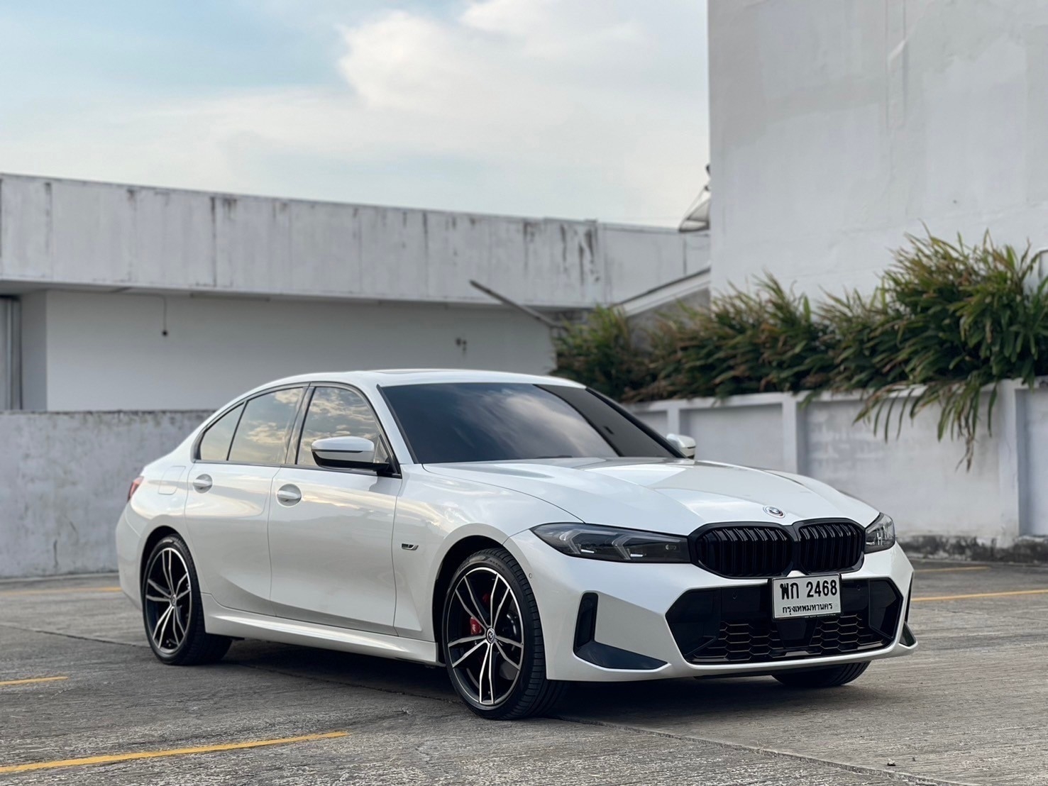 BMW 330e M Sport LCI (G20) 2022 จด 2023 ไมล์ 15,000 กม.