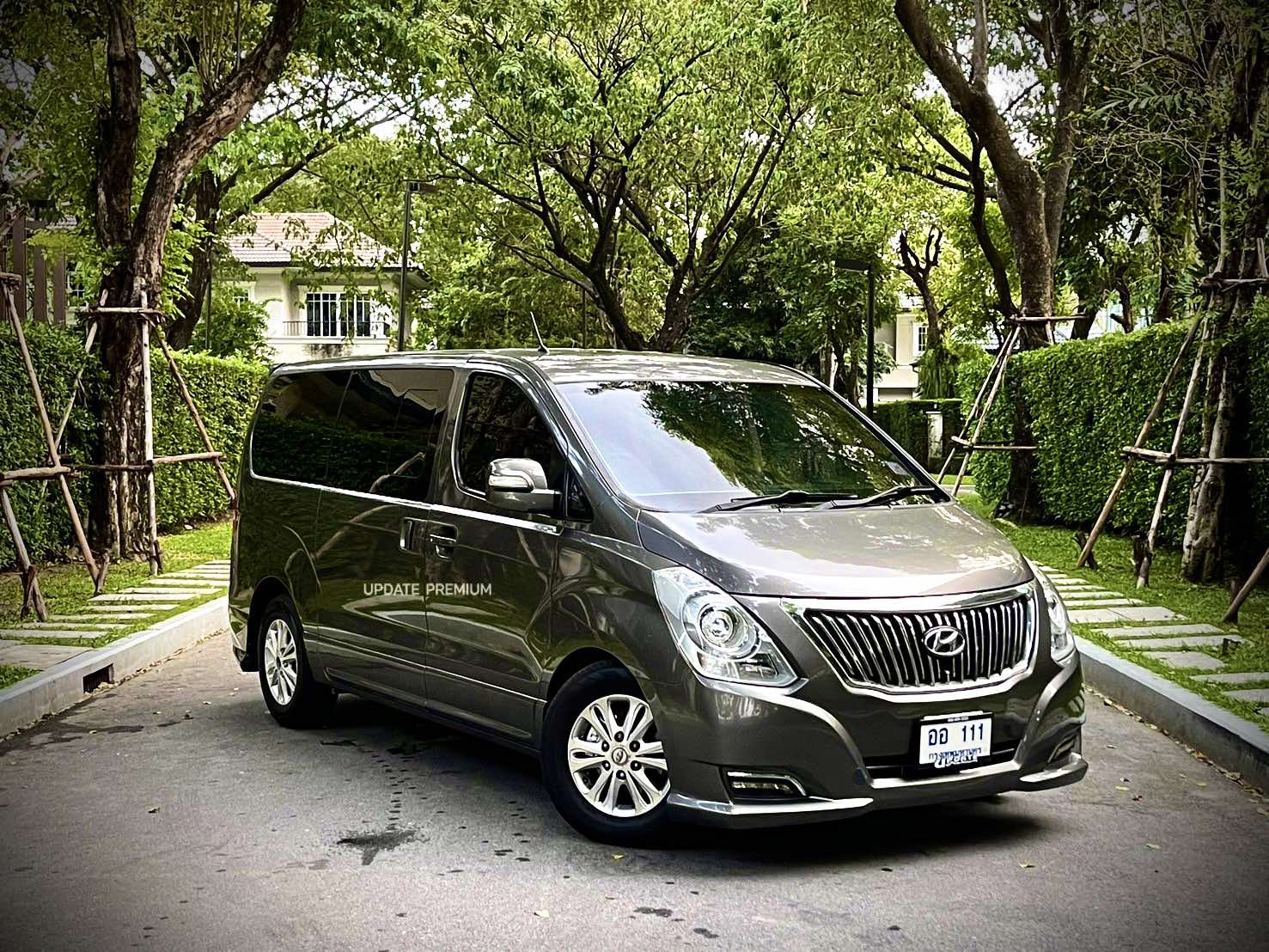 Hyundai H1 Deluxe เครื่องรุ่นใหม่แล้วคะ ไมล์น้อย ไมล์แท้ สภาพแบบหยุดชะงักจริงๆ