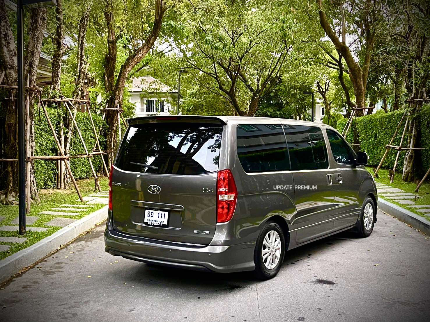 Hyundai H1 Deluxe เครื่องรุ่นใหม่แล้วคะ ไมล์น้อย ไมล์แท้ สภาพแบบหยุดชะงักจริงๆ