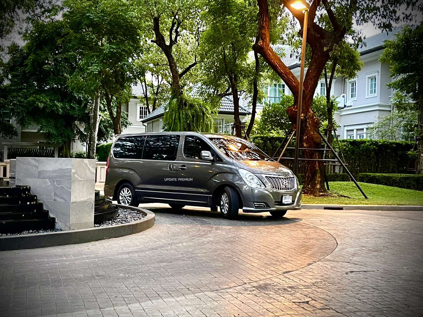 Hyundai H1 Deluxe เครื่องรุ่นใหม่แล้วคะ ไมล์น้อย ไมล์แท้ สภาพแบบหยุดชะงักจริงๆ