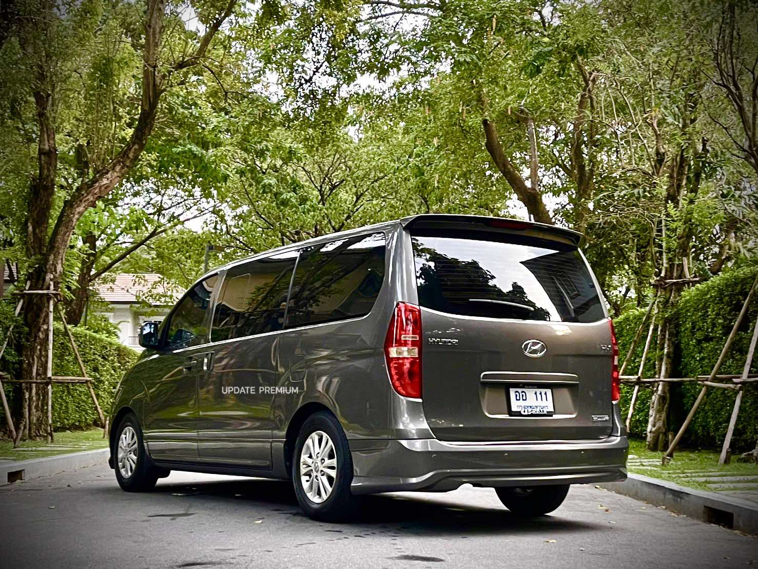 Hyundai H1 Deluxe เครื่องรุ่นใหม่แล้วคะ ไมล์น้อย ไมล์แท้ สภาพแบบหยุดชะงักจริงๆ