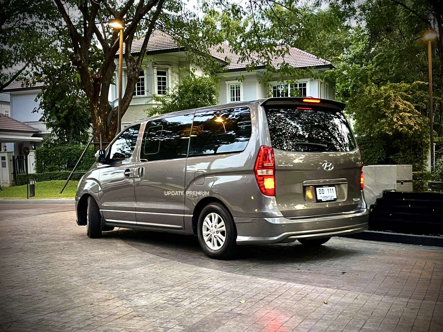 Hyundai H1 Deluxe เครื่องรุ่นใหม่แล้วคะ ไมล์น้อย ไมล์แท้ สภาพแบบหยุดชะงักจริงๆ