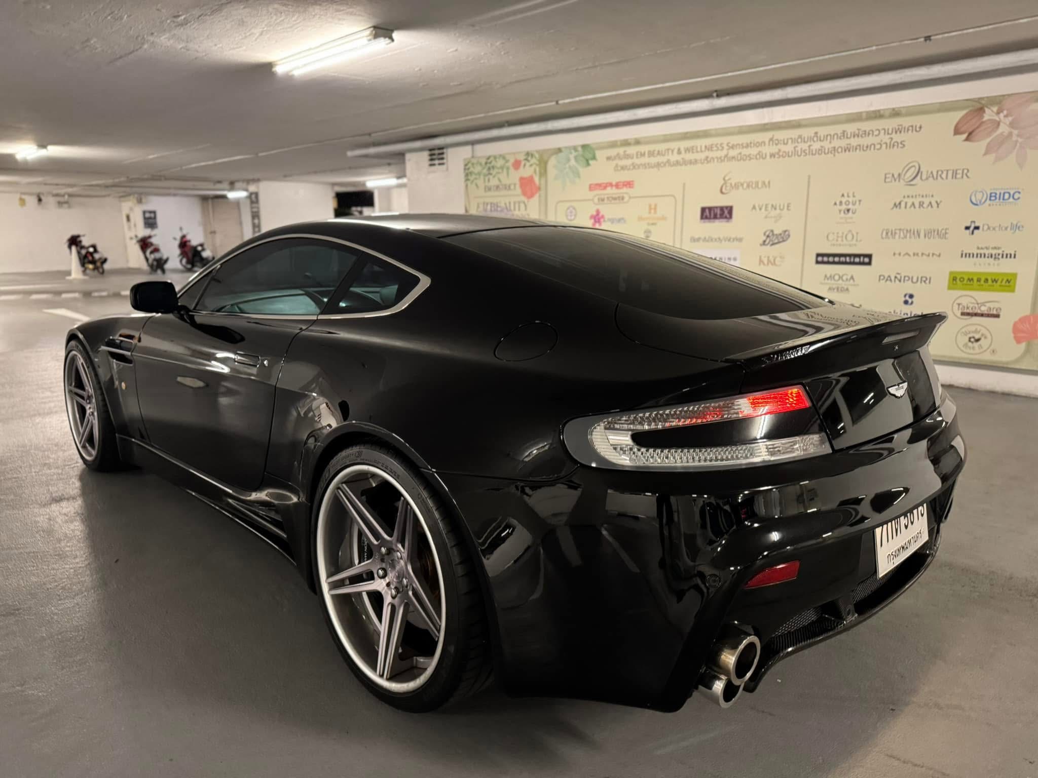 2010 Aston Martin Vantage S สีดำ