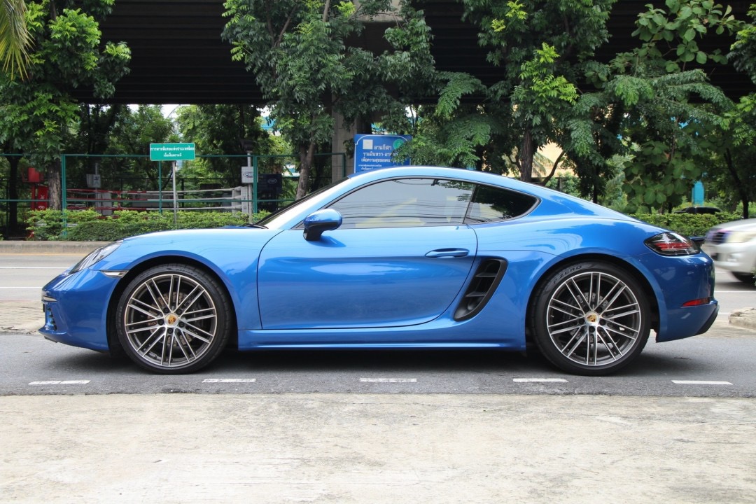 2018 Porsche 718 Cayman สีน้ำเงิน