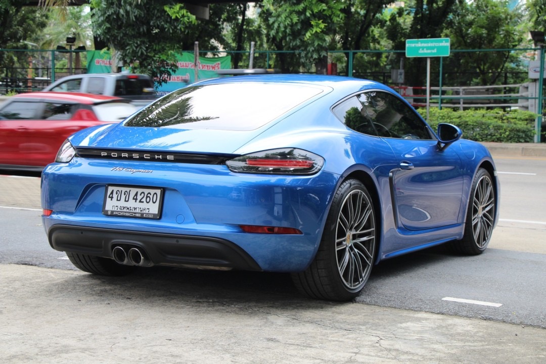 2018 Porsche 718 Cayman สีน้ำเงิน