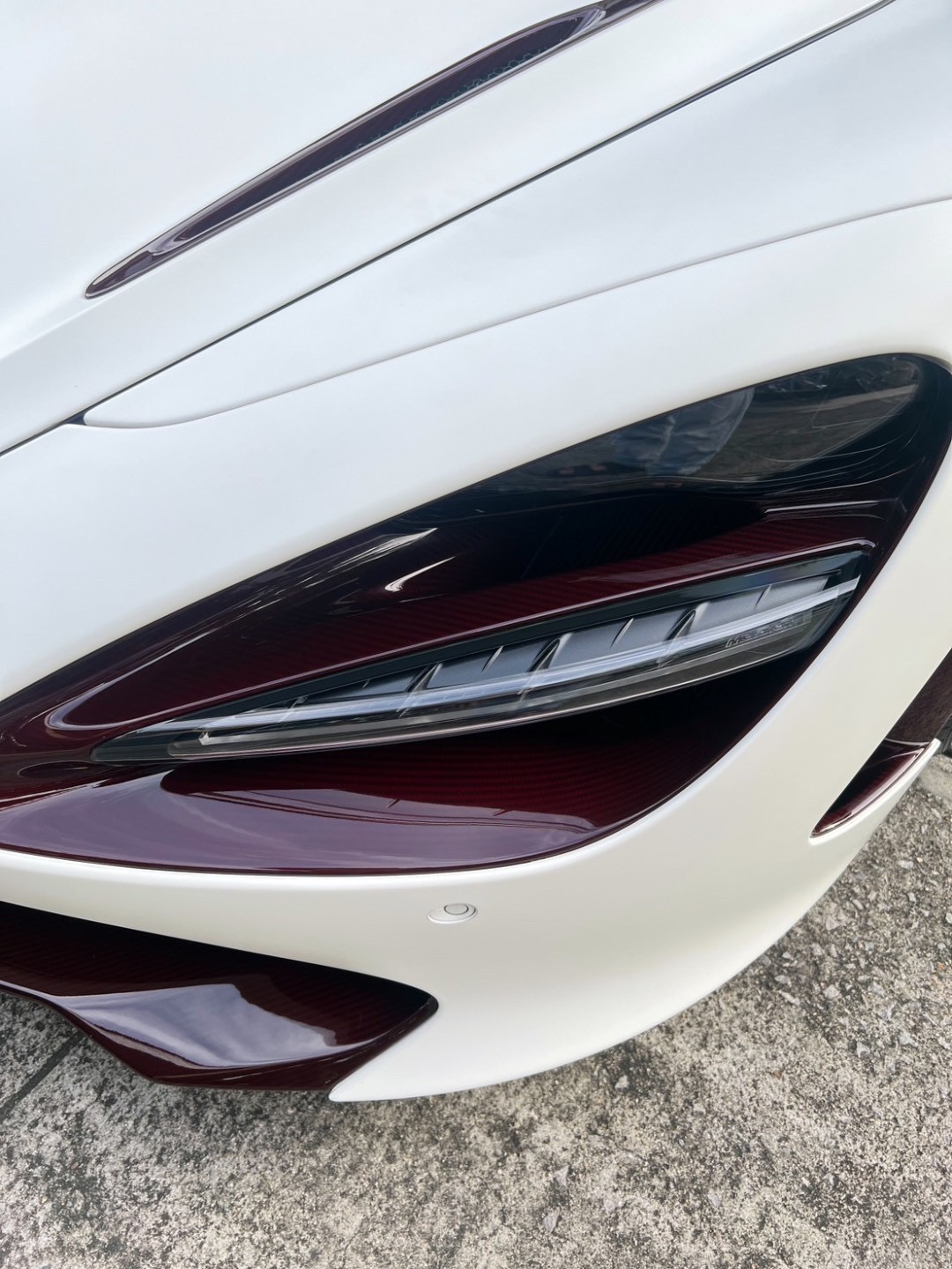 2021 McLaren 720S สีขาว