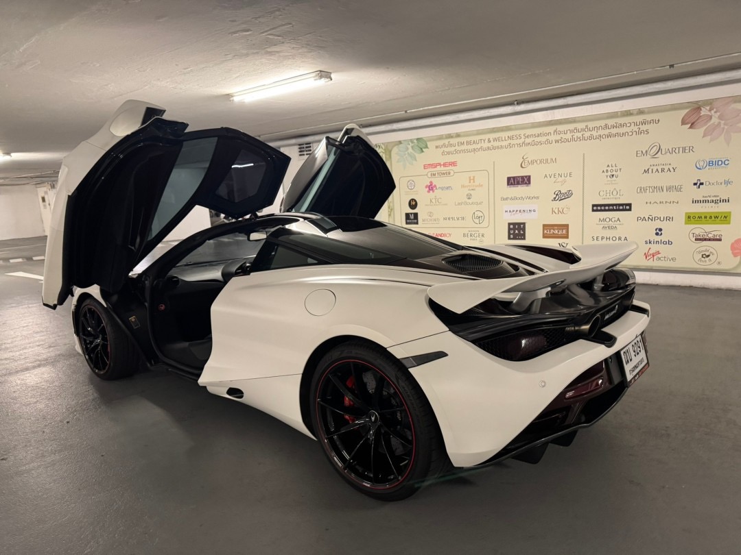 2021 McLaren 720S สีขาว