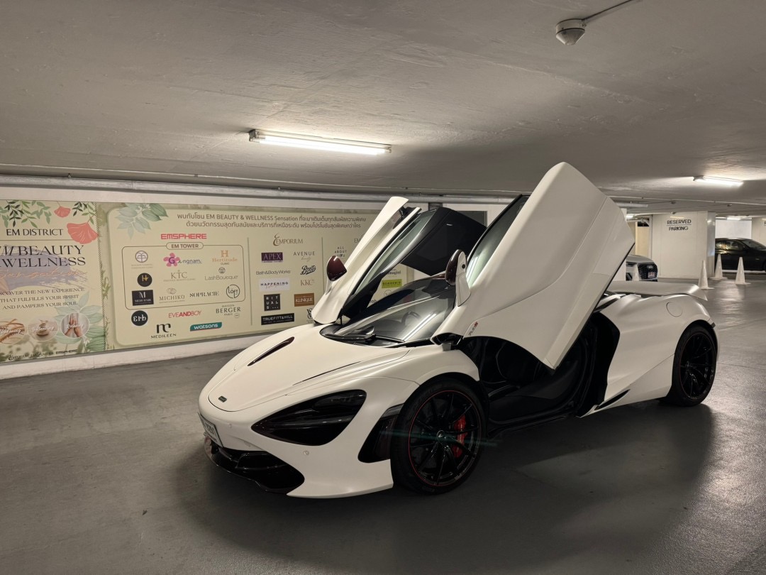 2021 McLaren 720S สีขาว