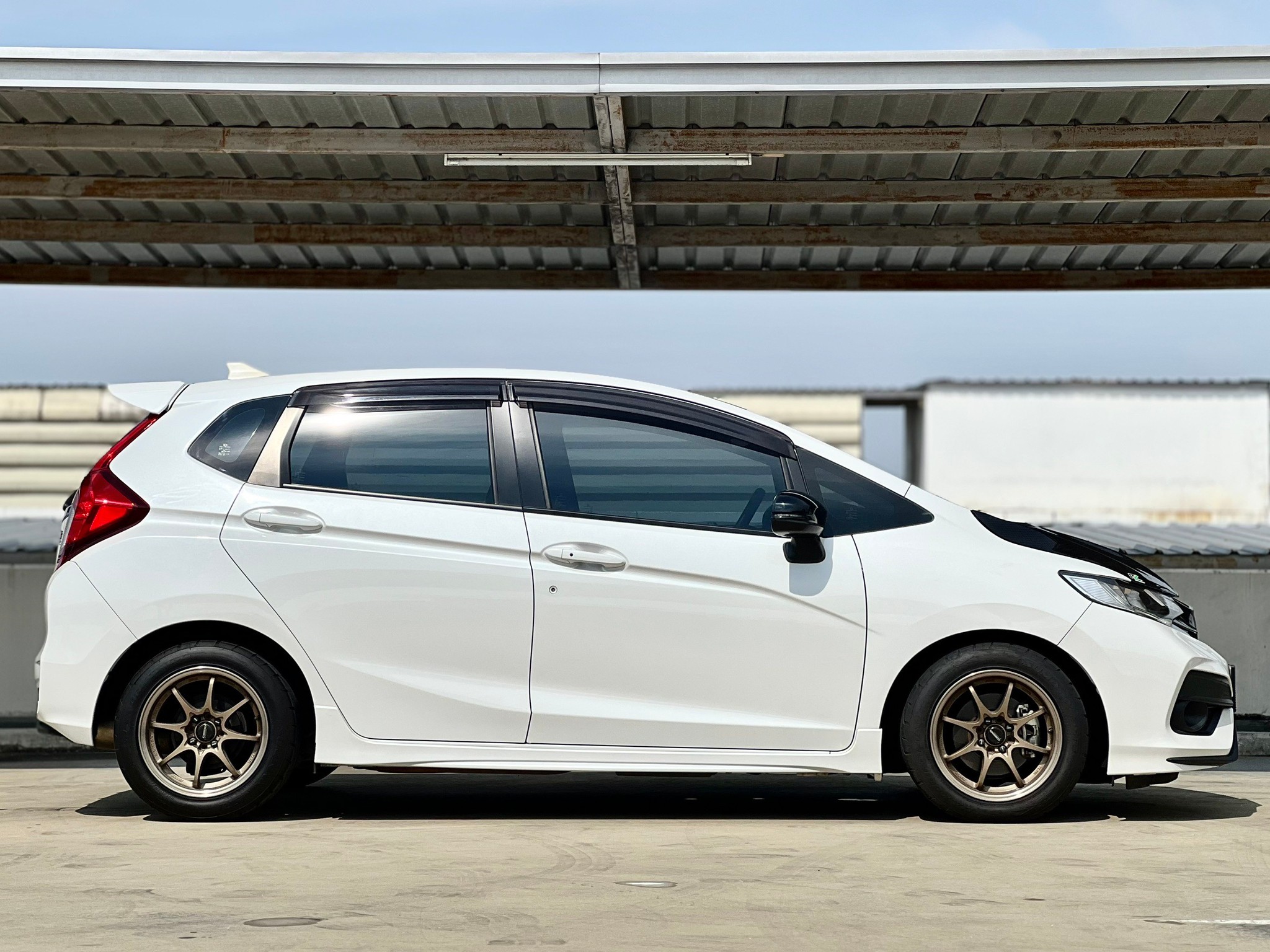 HONDA JAZZ GK สีขาว ปี 2020 ท๊อป Rs+รถมือเดี่ยว ไมล์น้อย 60,000 km