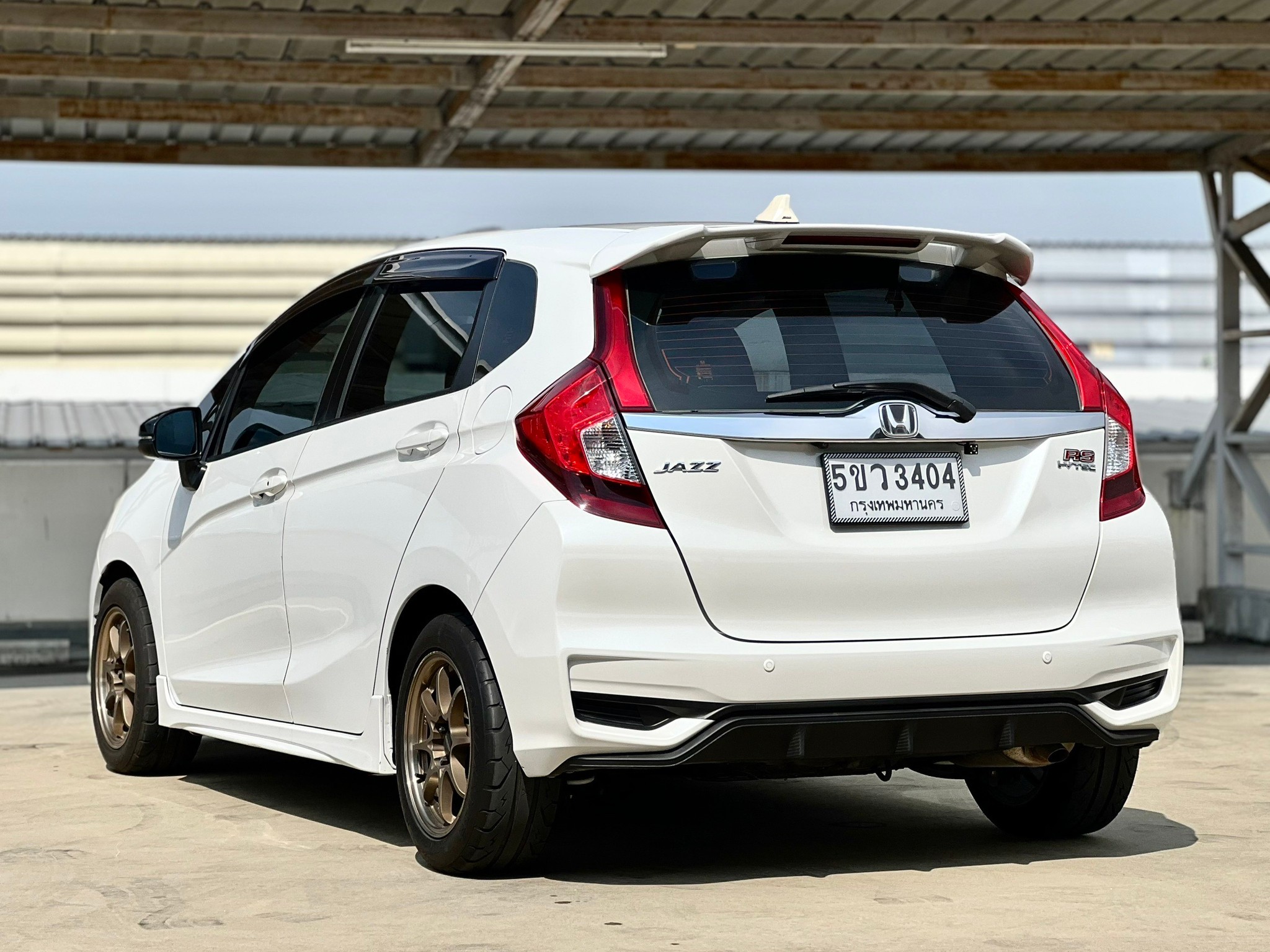 HONDA JAZZ GK สีขาว ปี 2020 ท๊อป Rs+รถมือเดี่ยว ไมล์น้อย 60,000 km