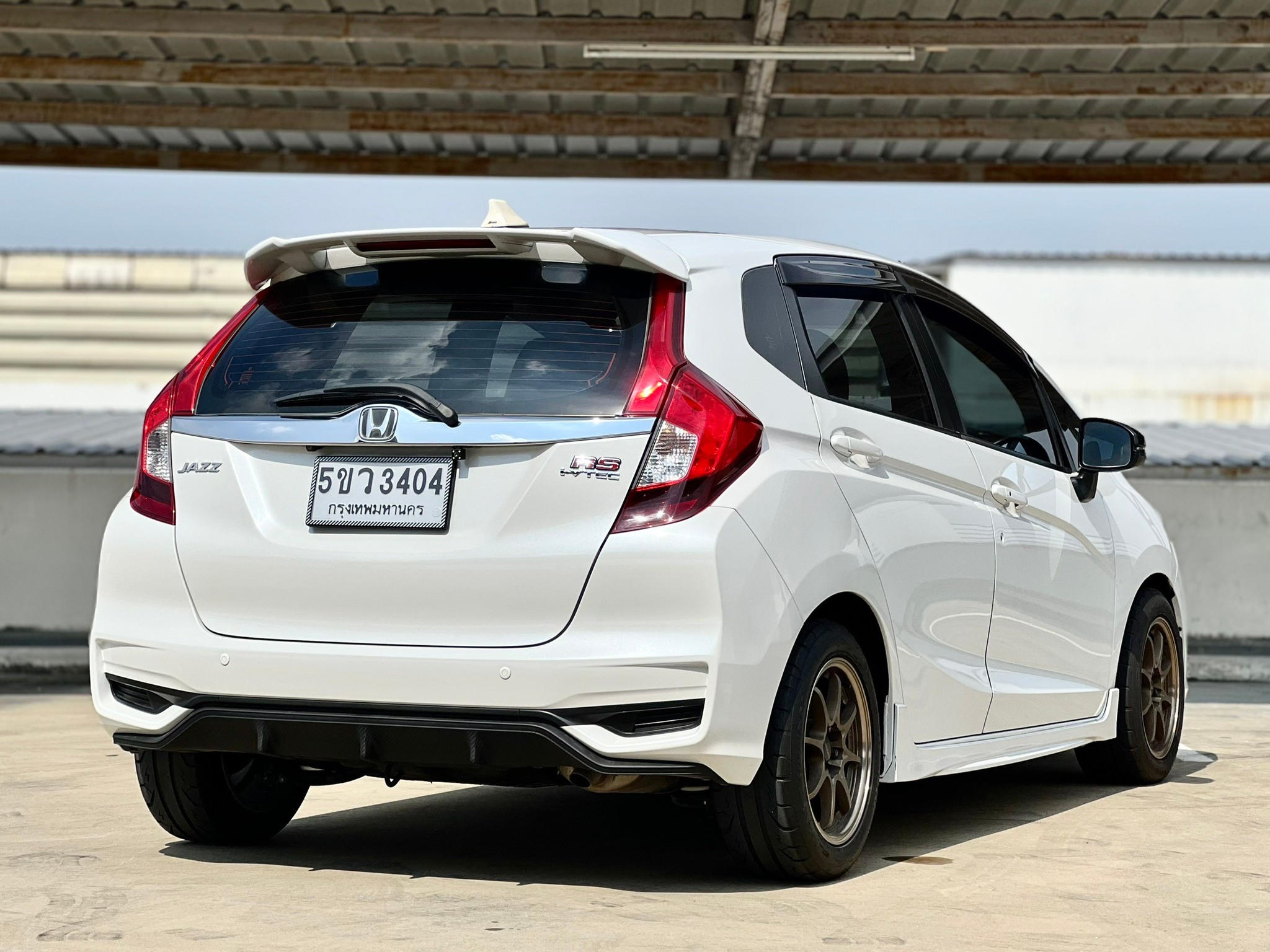 HONDA JAZZ GK สีขาว ปี 2020 ท๊อป Rs+รถมือเดี่ยว ไมล์น้อย 60,000 km