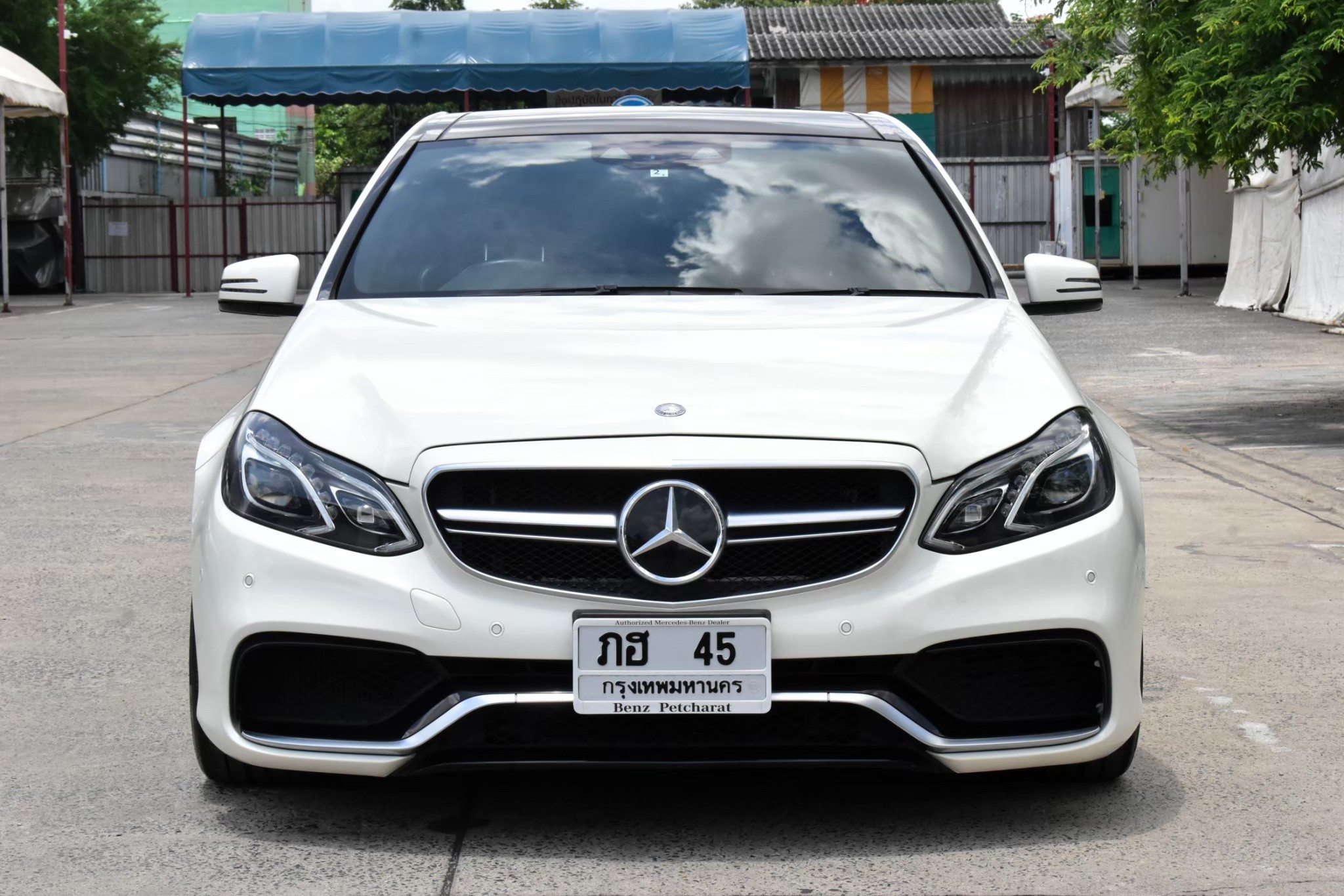 Mercedesbenz E63 AMG (E250 CGI) เกียร์:ออโต้ เครื่อง:เบนซิน สี:ขาว ปี:2011