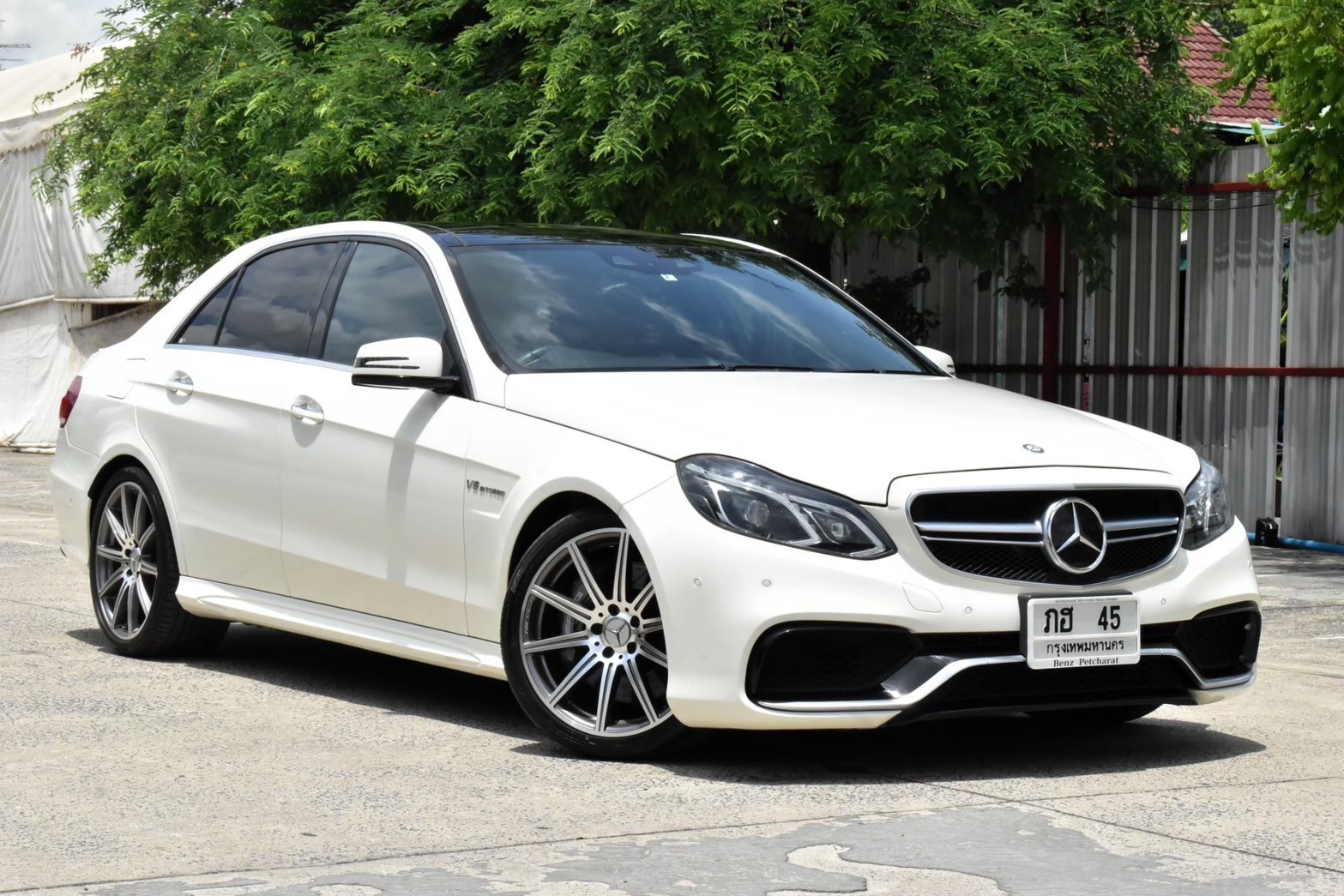 Mercedesbenz E63 AMG (E250 CGI) เกียร์:ออโต้ เครื่อง:เบนซิน สี:ขาว ปี:2011