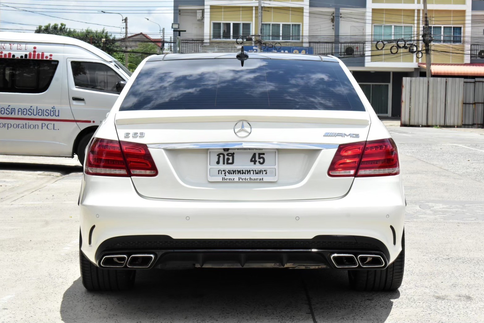 Mercedesbenz E63 AMG (E250 CGI) เกียร์:ออโต้ เครื่อง:เบนซิน สี:ขาว ปี:2011