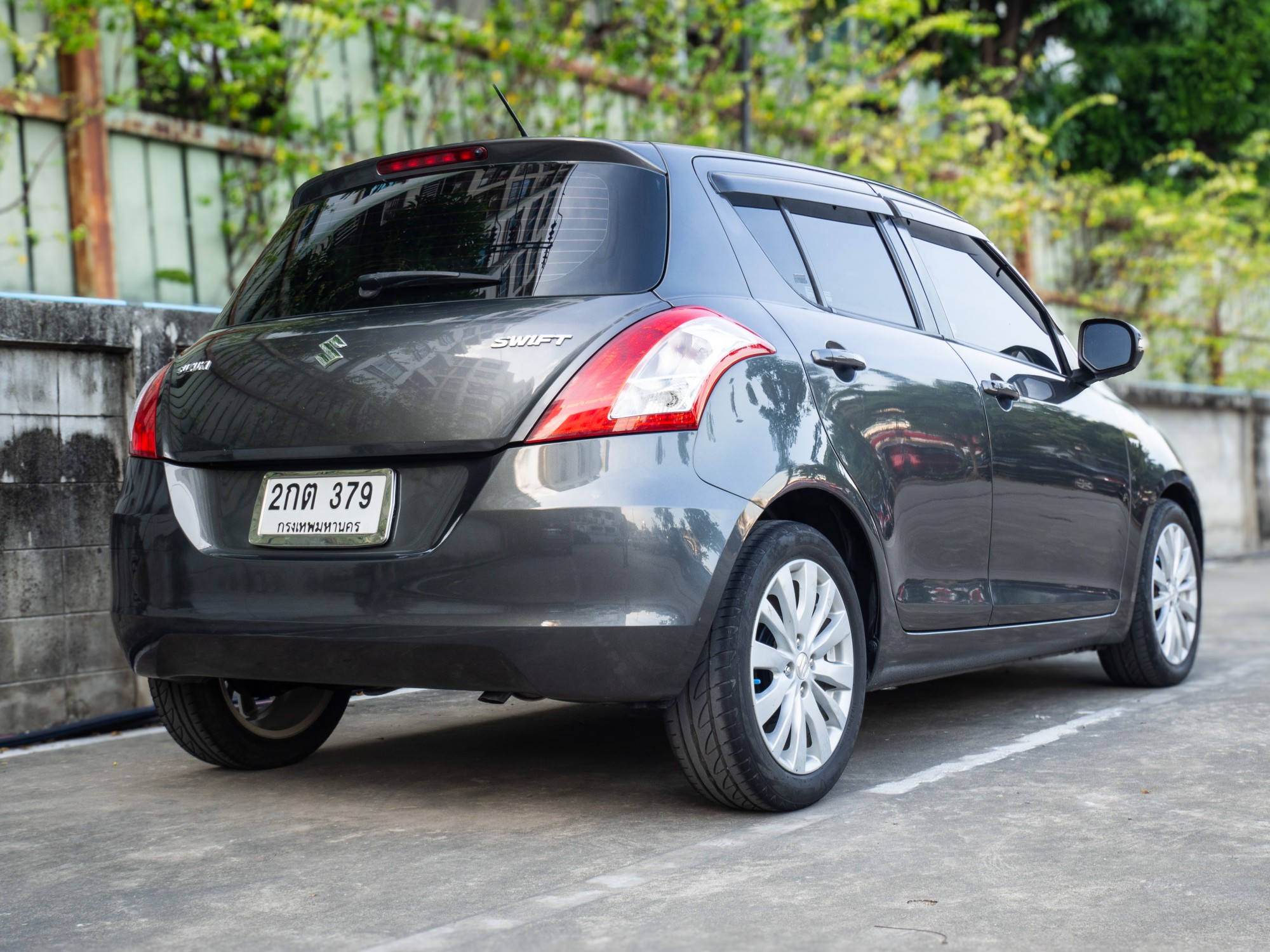 2013 Suzuki Swift สีเทา