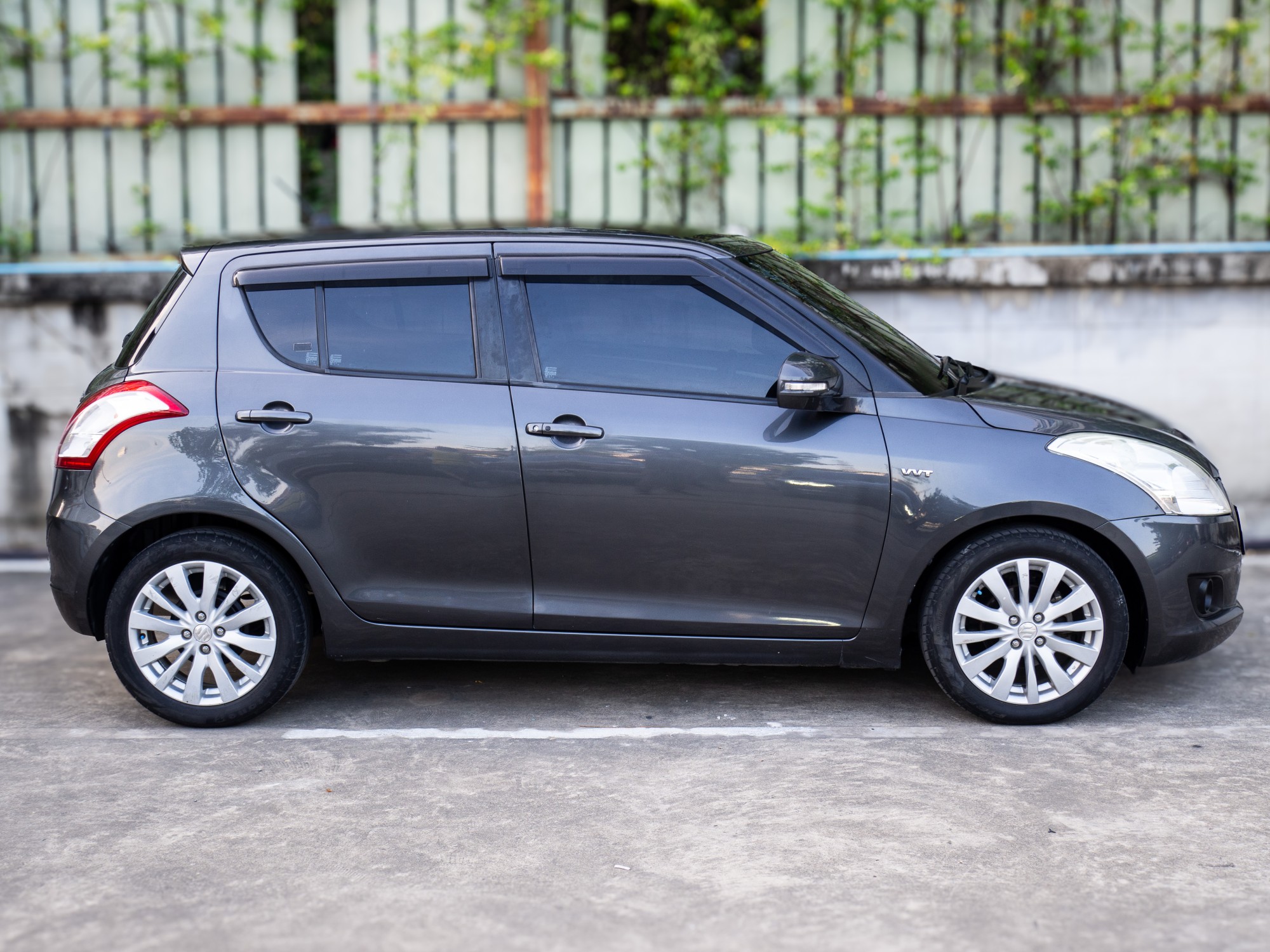 2013 Suzuki Swift สีเทา