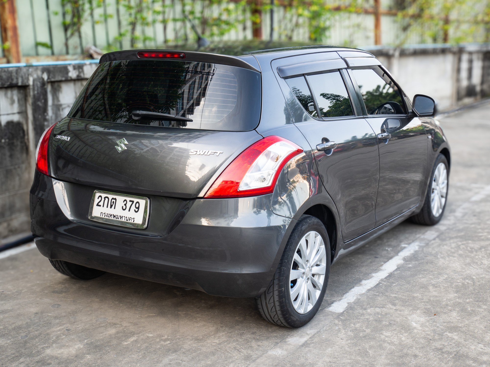 2013 Suzuki Swift สีเทา