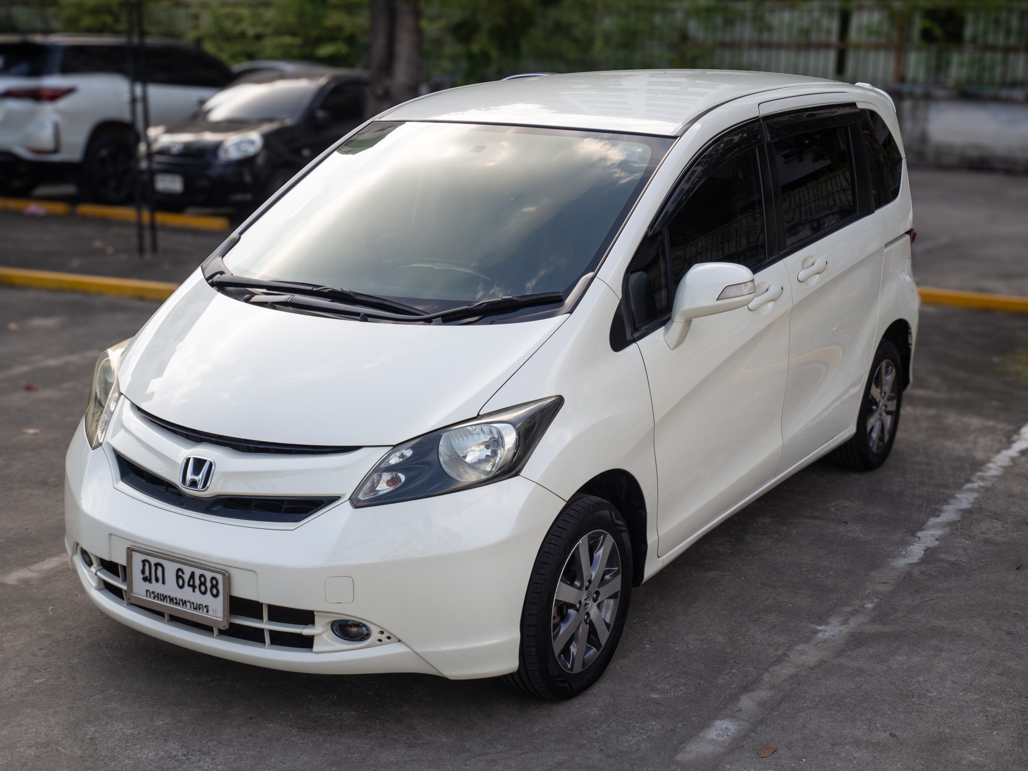 2010 Honda Freed สีขาว