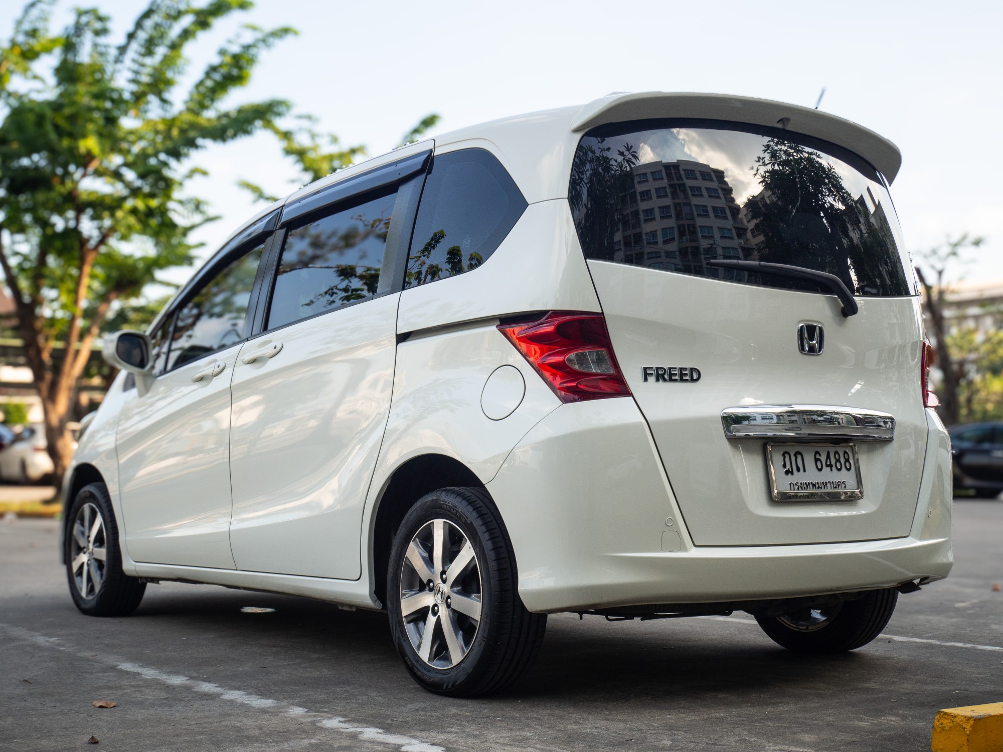 2010 Honda Freed สีขาว