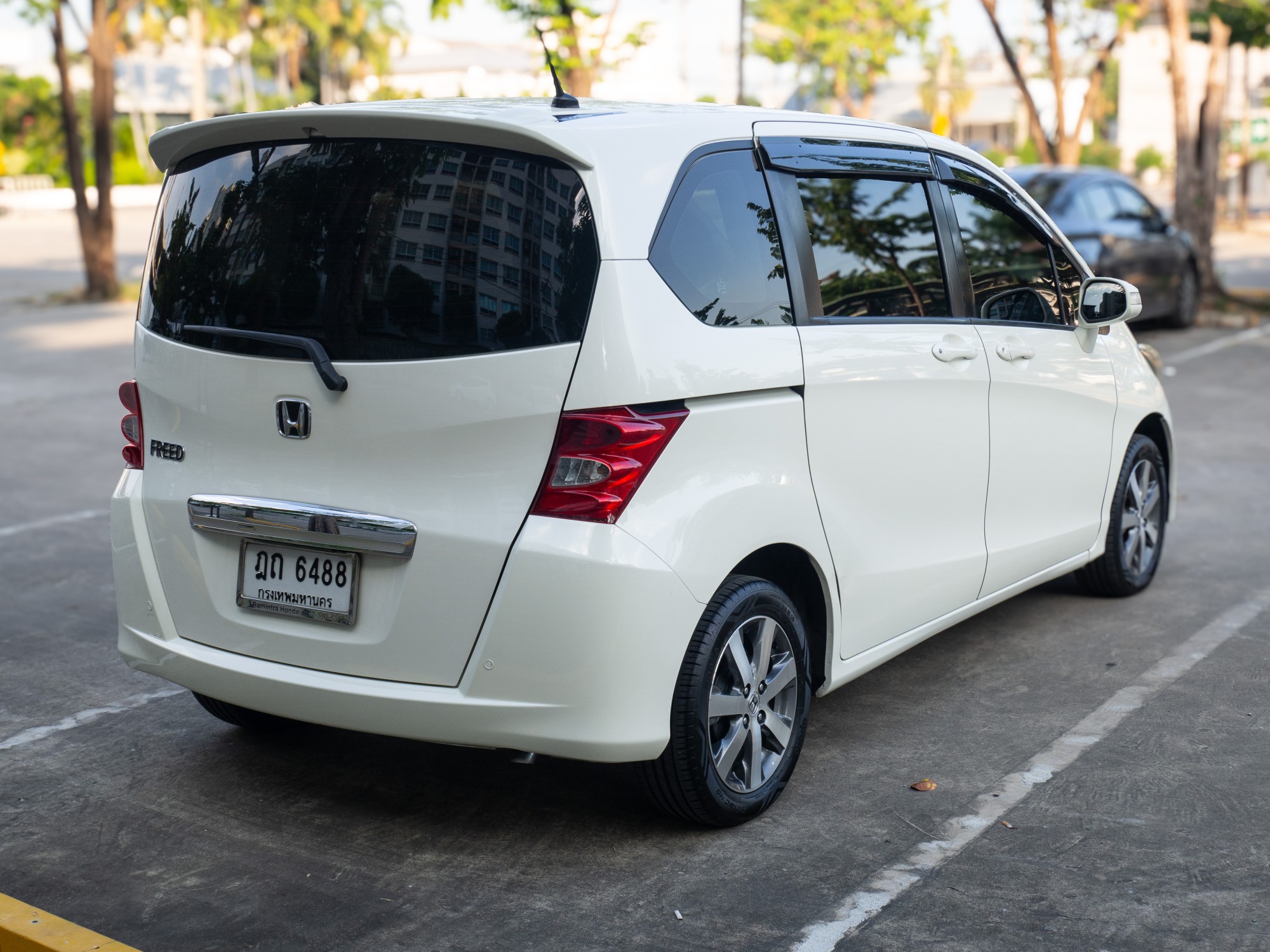 2010 Honda Freed สีขาว