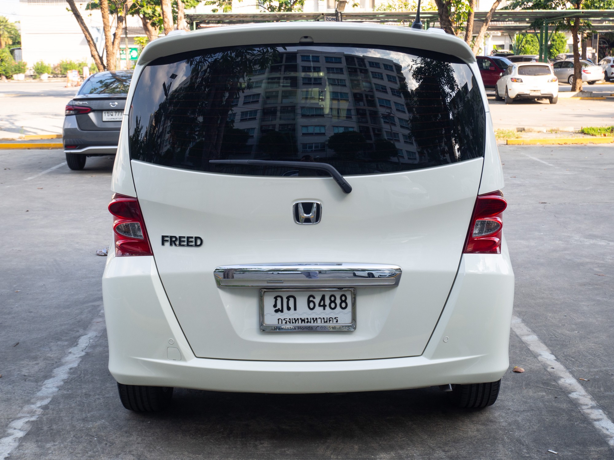 2010 Honda Freed สีขาว