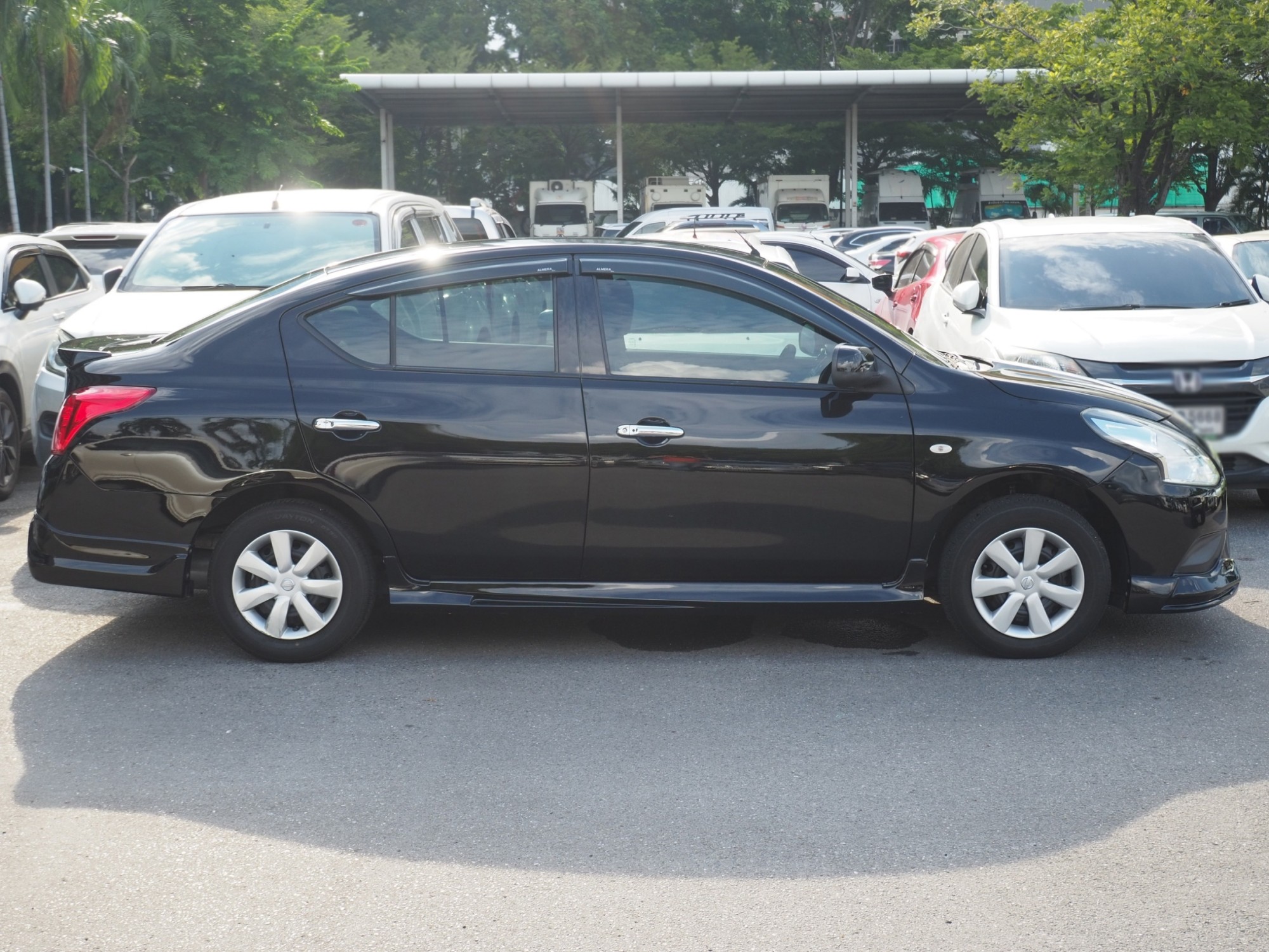 2015 Nissan Almera สีดำ