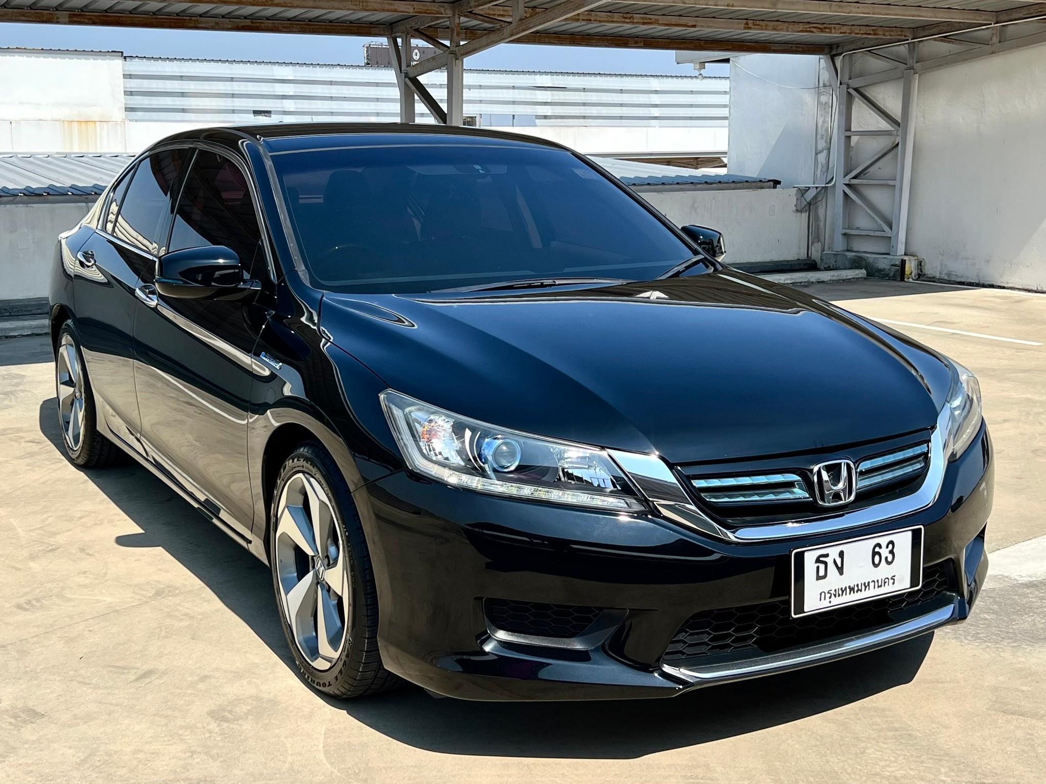 HONDA ACCORD 2.0 HYBRID ปี 2015 จด 2017 รถมือป้ายแดงเข้าศูนย์ทุกระยะ (ป้ายเจ้าของขอคืน)