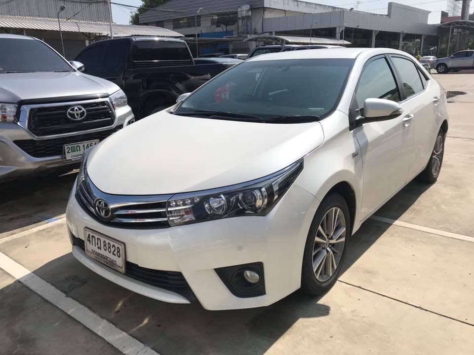 Toyota Corolla Altis โฉม 14-16 ปี 2015 สีขาว