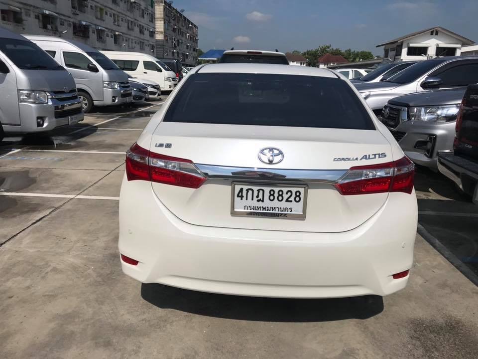 Toyota Corolla Altis โฉม 14-16 ปี 2015 สีขาว