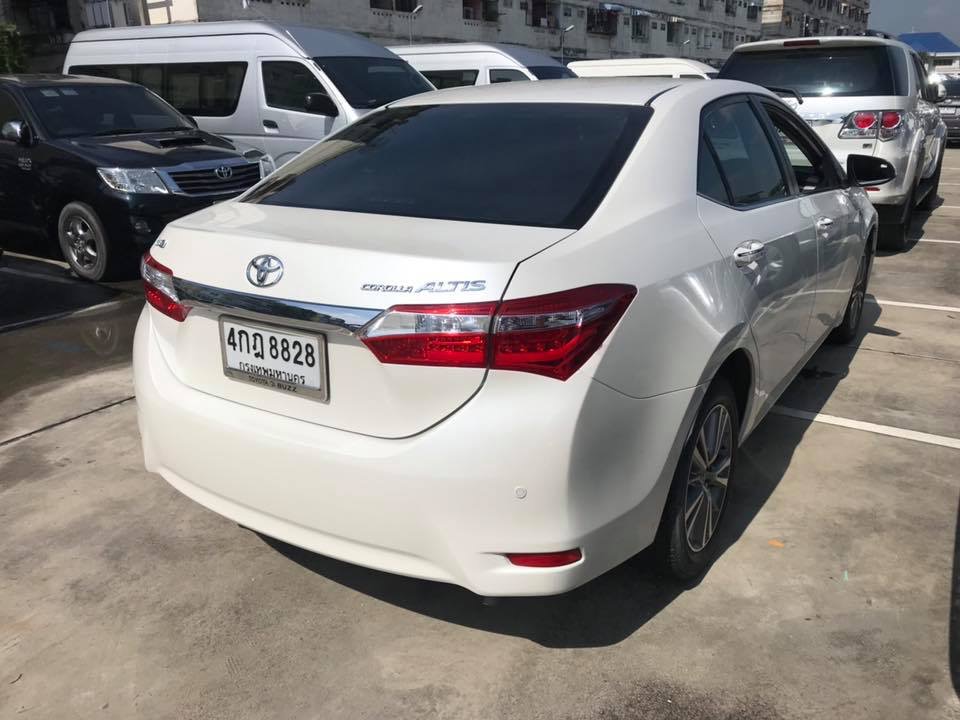 Toyota Corolla Altis โฉม 14-16 ปี 2015 สีขาว