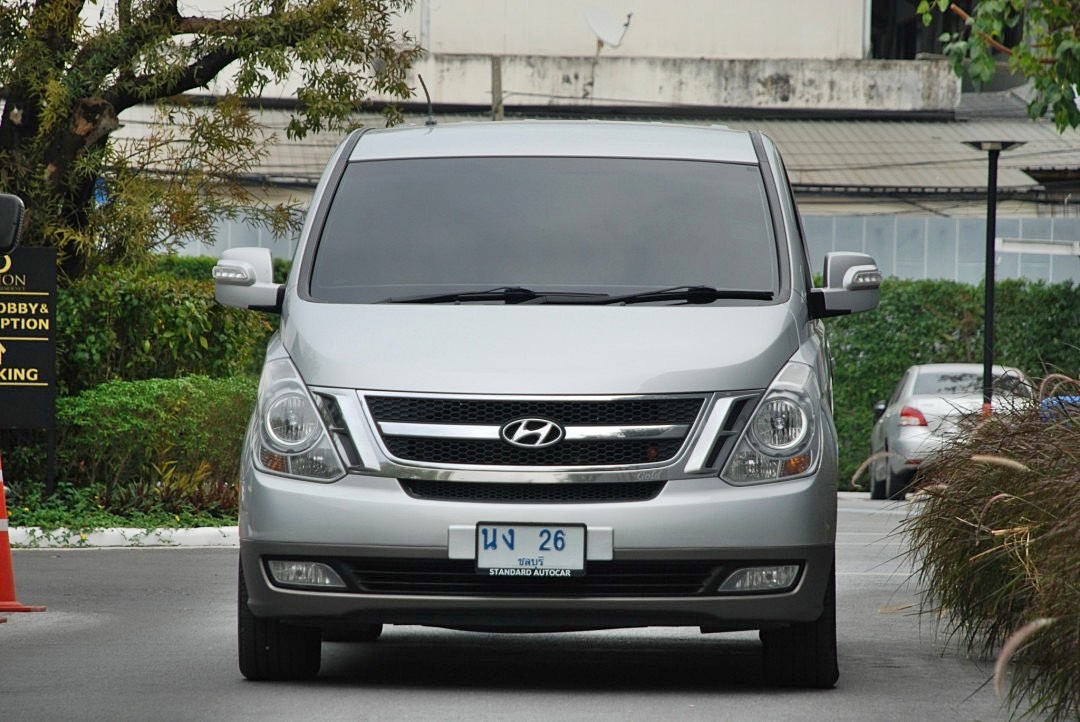 2010 จด 2011 Hyundai H-1 2.5 Deluxe รถยนต์ 11 ที่นั่ง รถครอบครัว ราคาพิเศษ