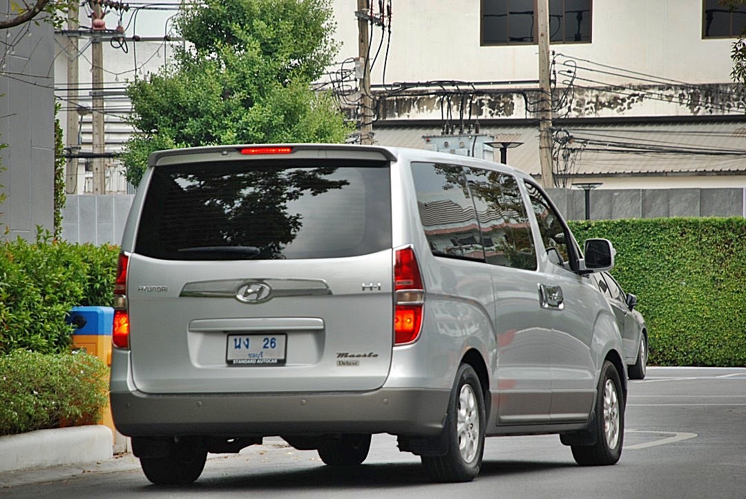 2010 จด 2011 Hyundai H-1 2.5 Deluxe รถยนต์ 11 ที่นั่ง รถครอบครัว ราคาพิเศษ